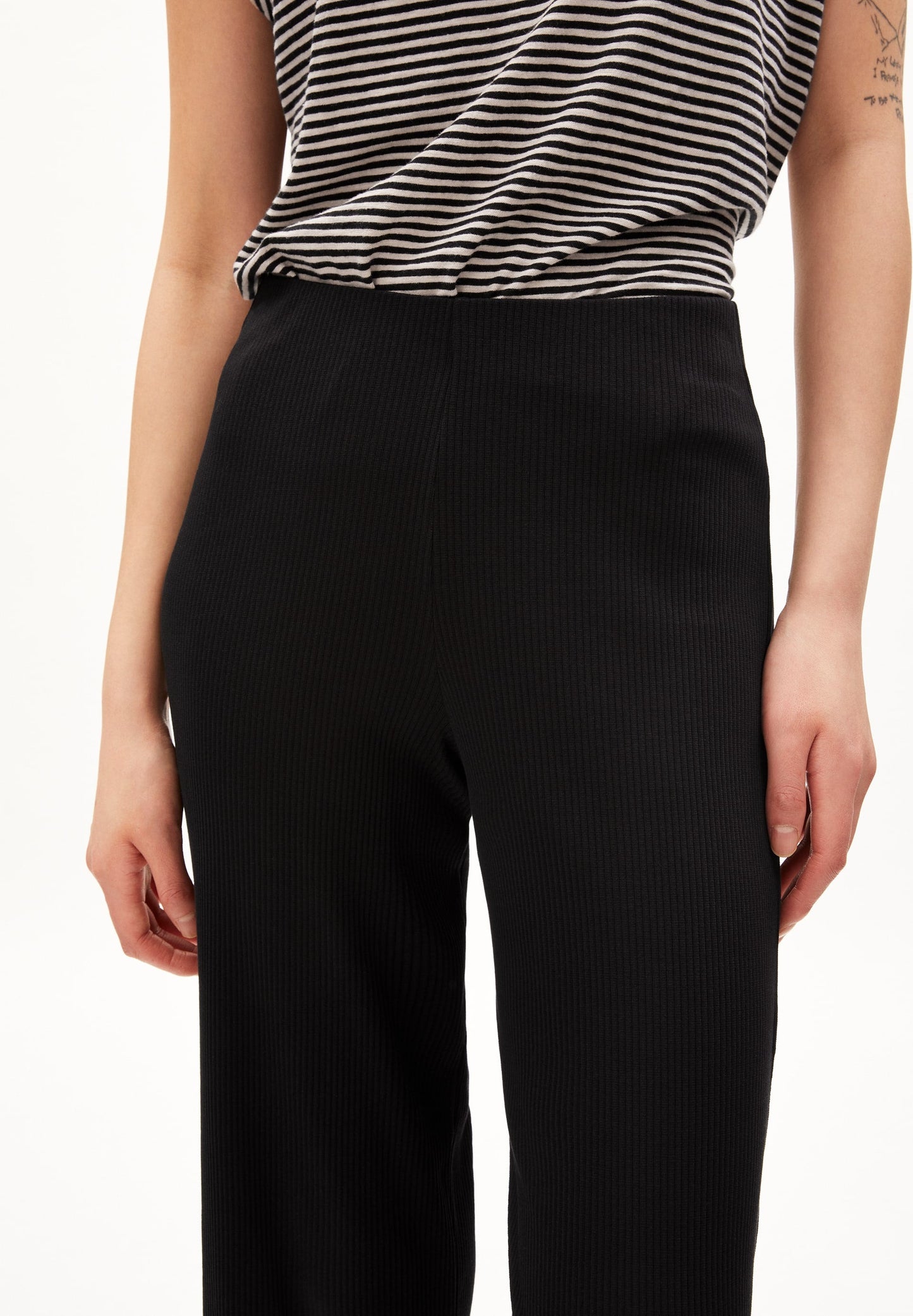 Pantalon côtelé noir en coton bio - niaan black