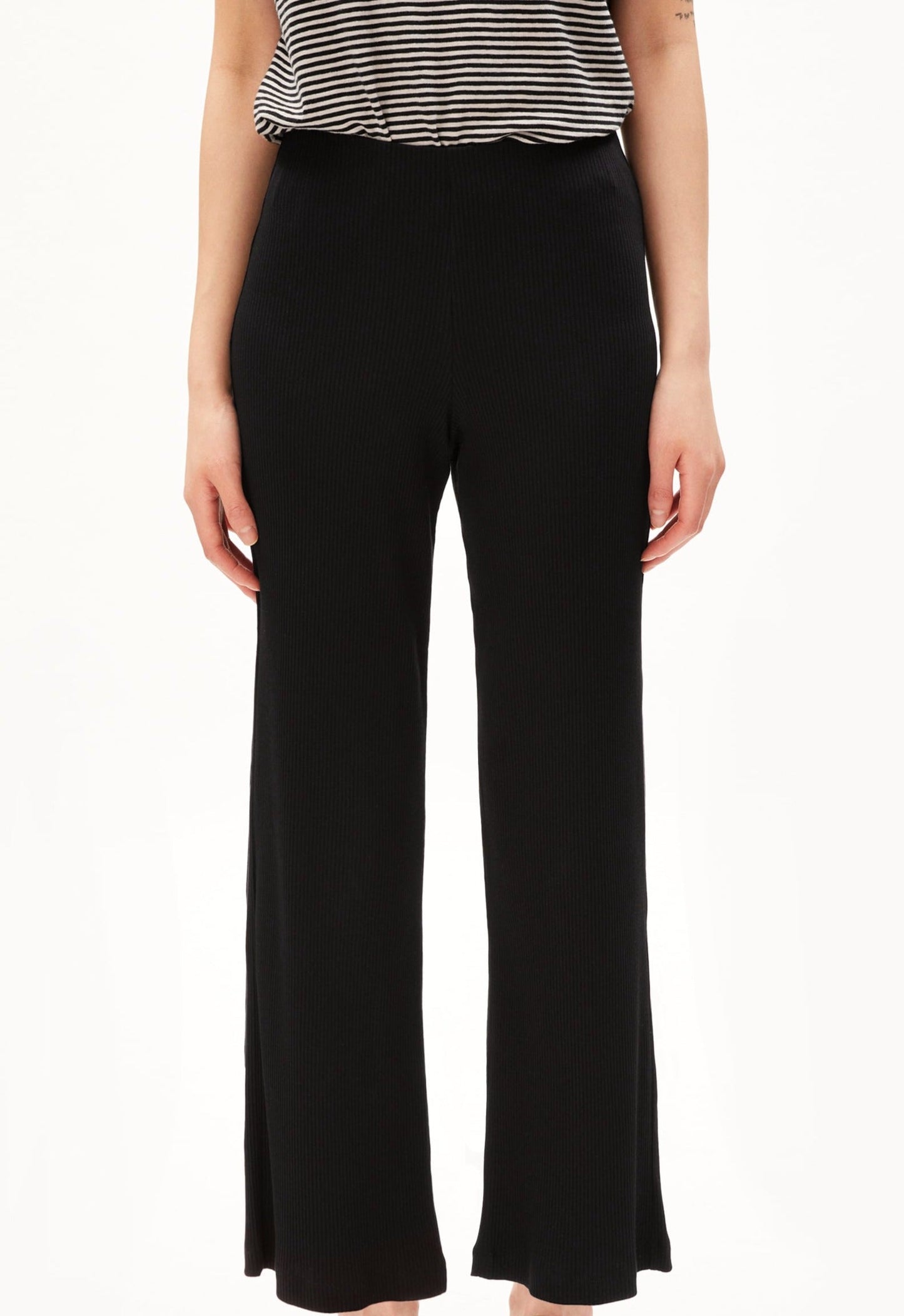Pantalon côtelé noir en coton bio - niaan black