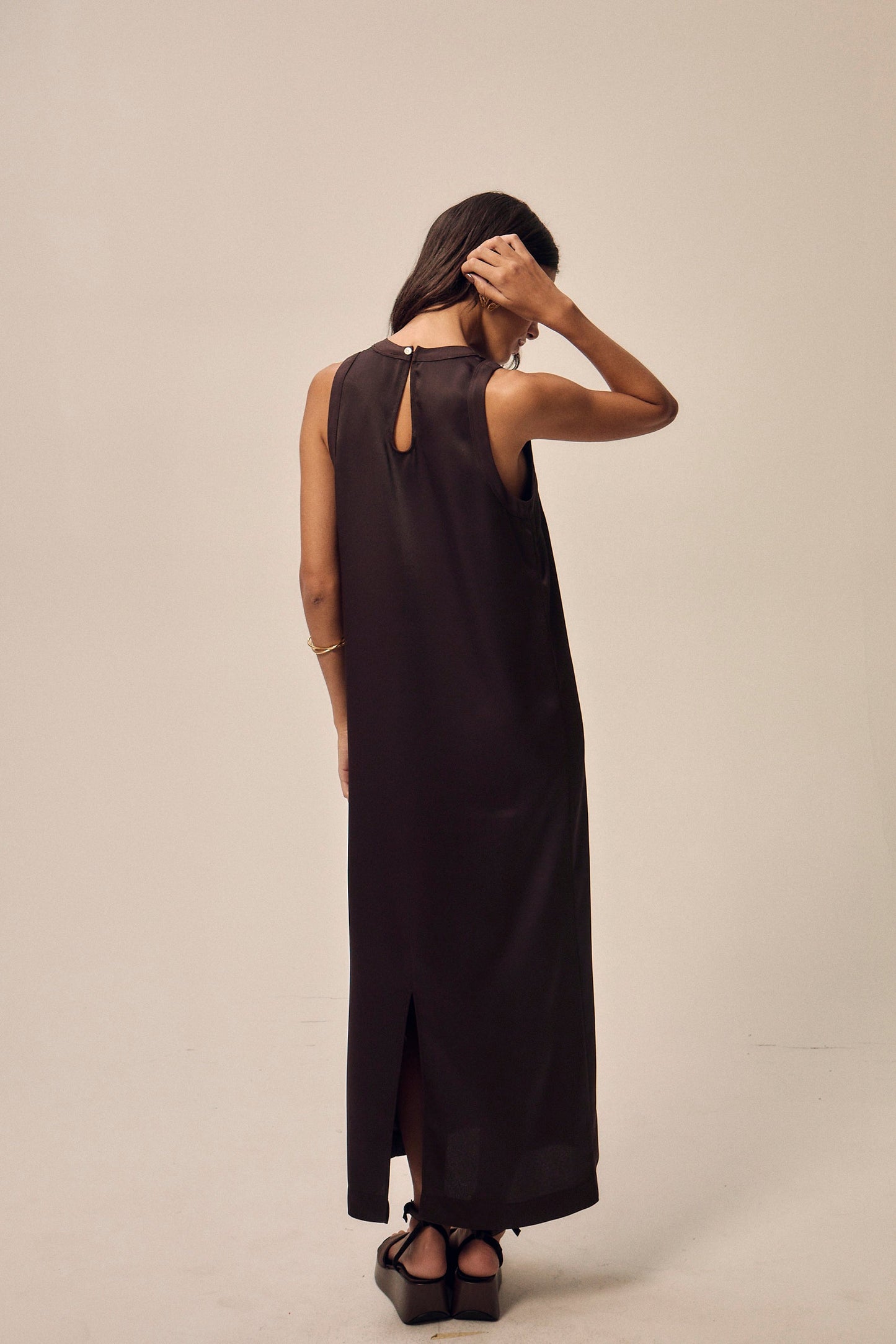 Robe longue satinée en matière upcyclée | marron "adid - marron"
