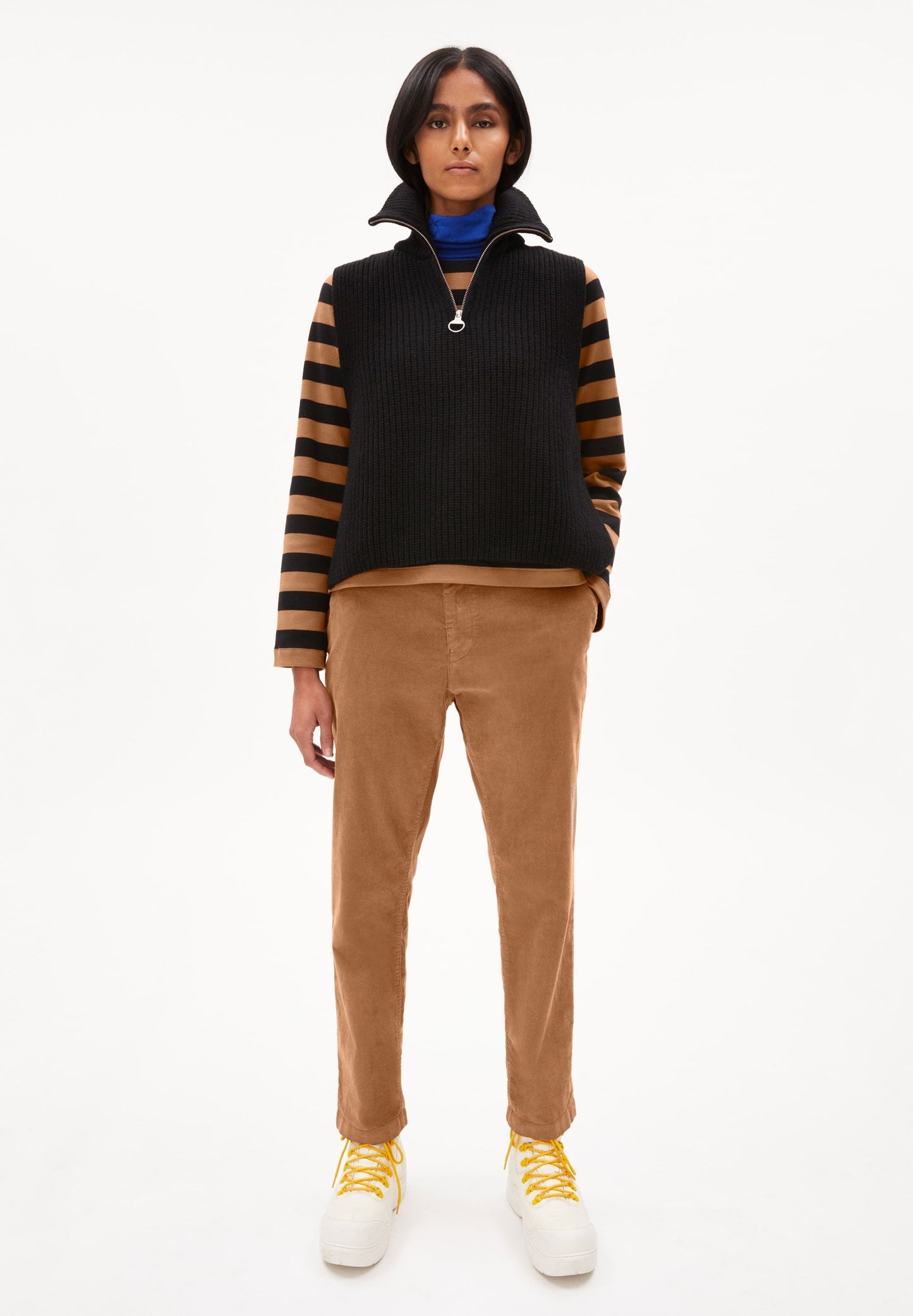 Pull col zippé sans manches noir en laine bio et recyclée - olaiaa black