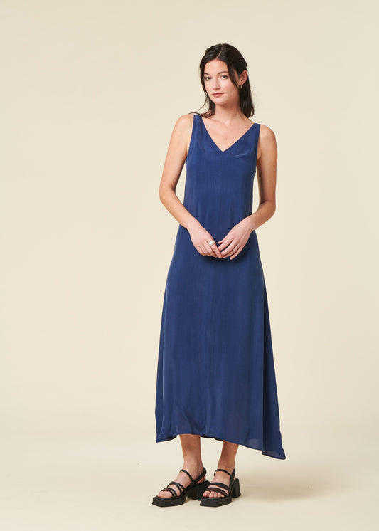 Robe longue en cupro | bleu "Cobalt sade dress - blue"