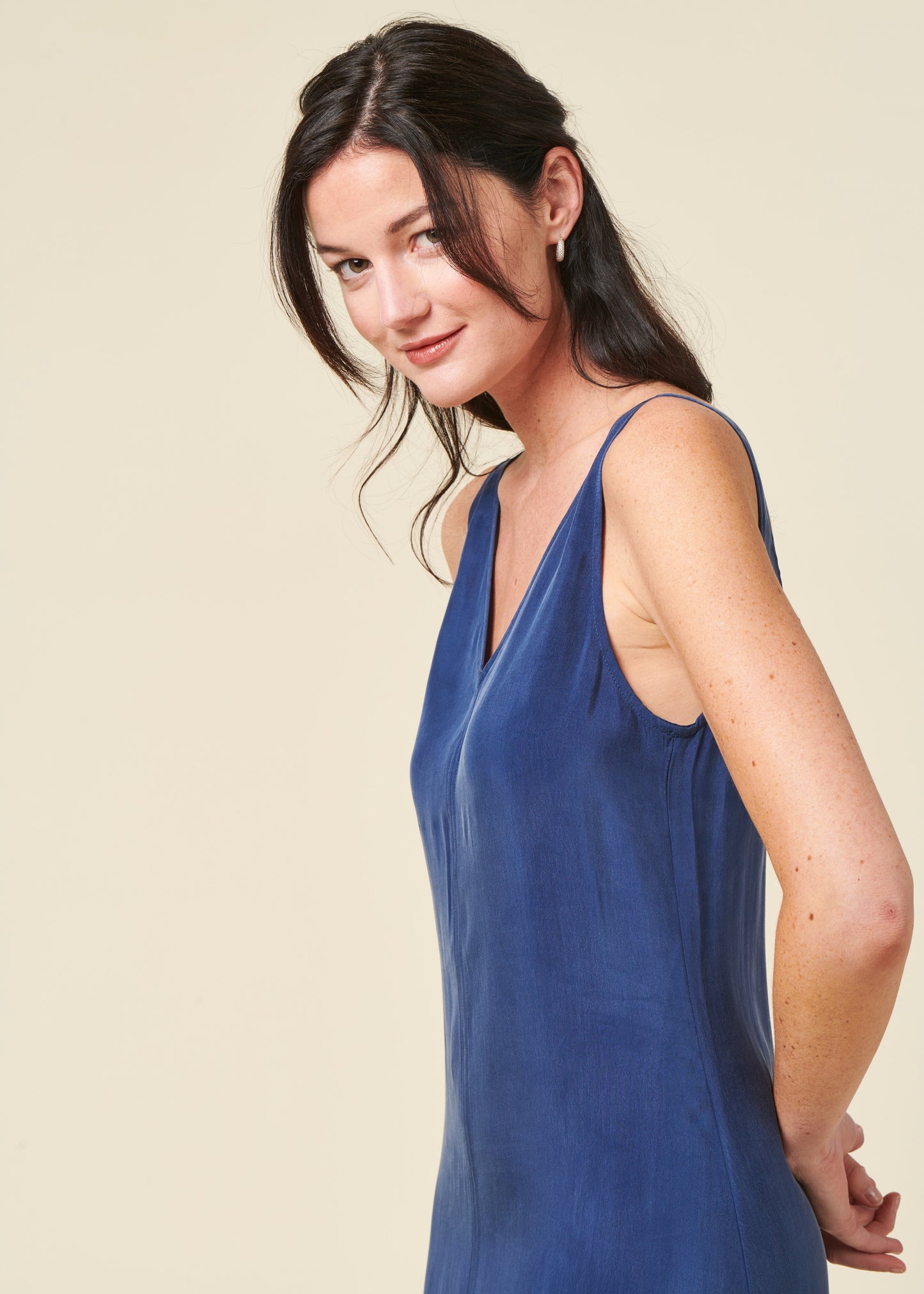 Robe longue en cupro | bleu "Cobalt sade dress - blue"