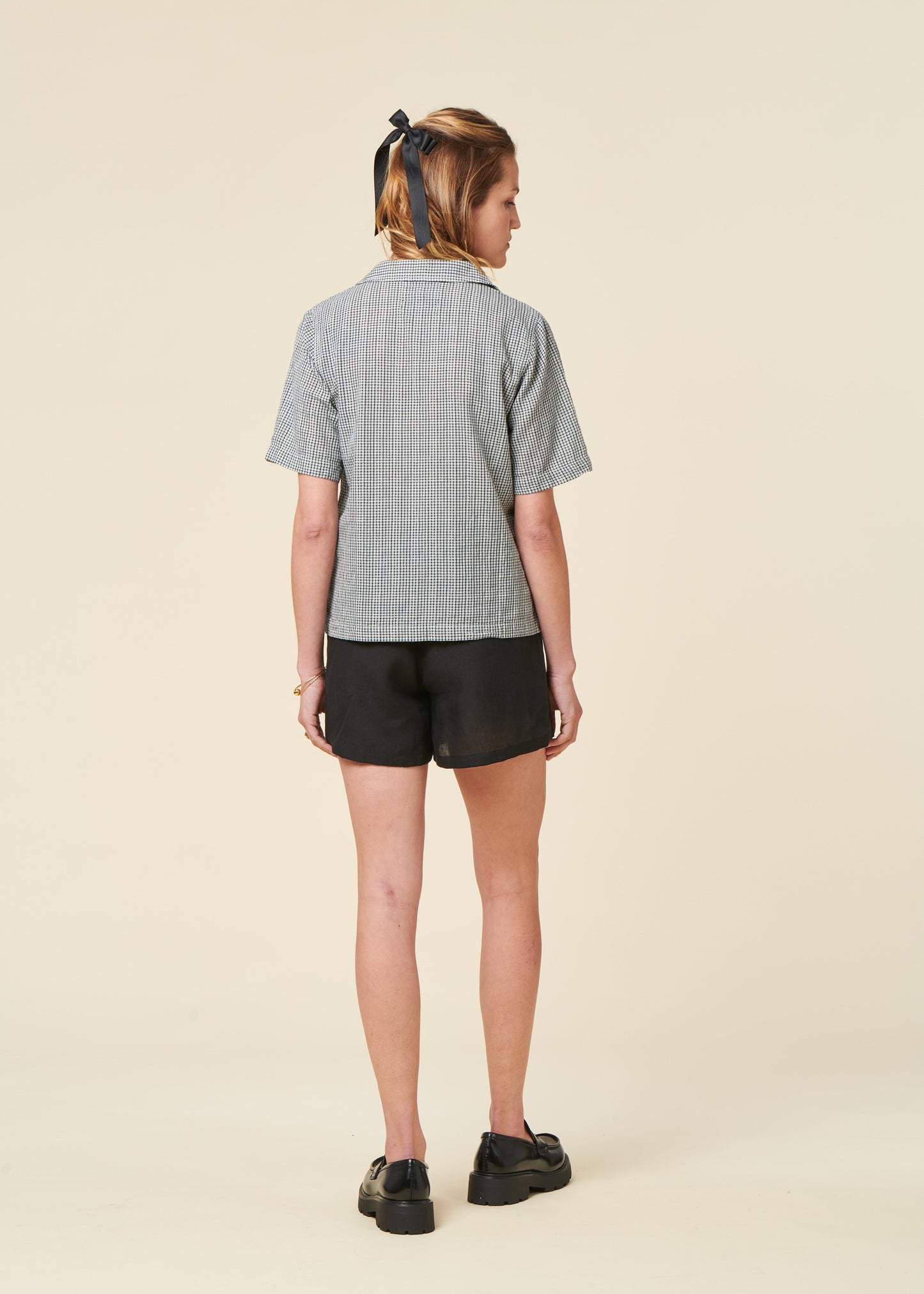 Blouse à noeuds en coton bio | carreaux "Moa tie check indigo blouse - blue"
