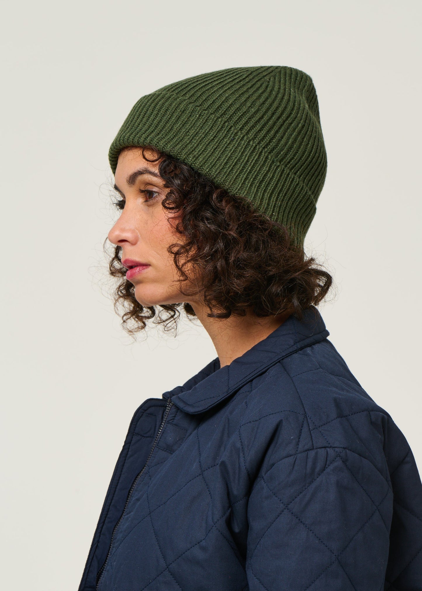 Bonnet en laine mérinos recyclée | olive