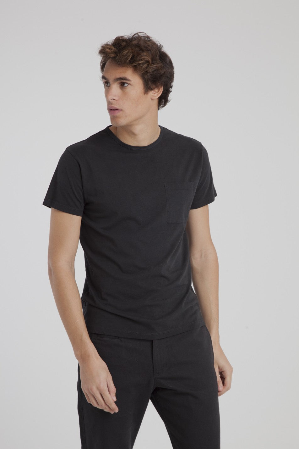 T-shirt uni noir avec poche en coton bio