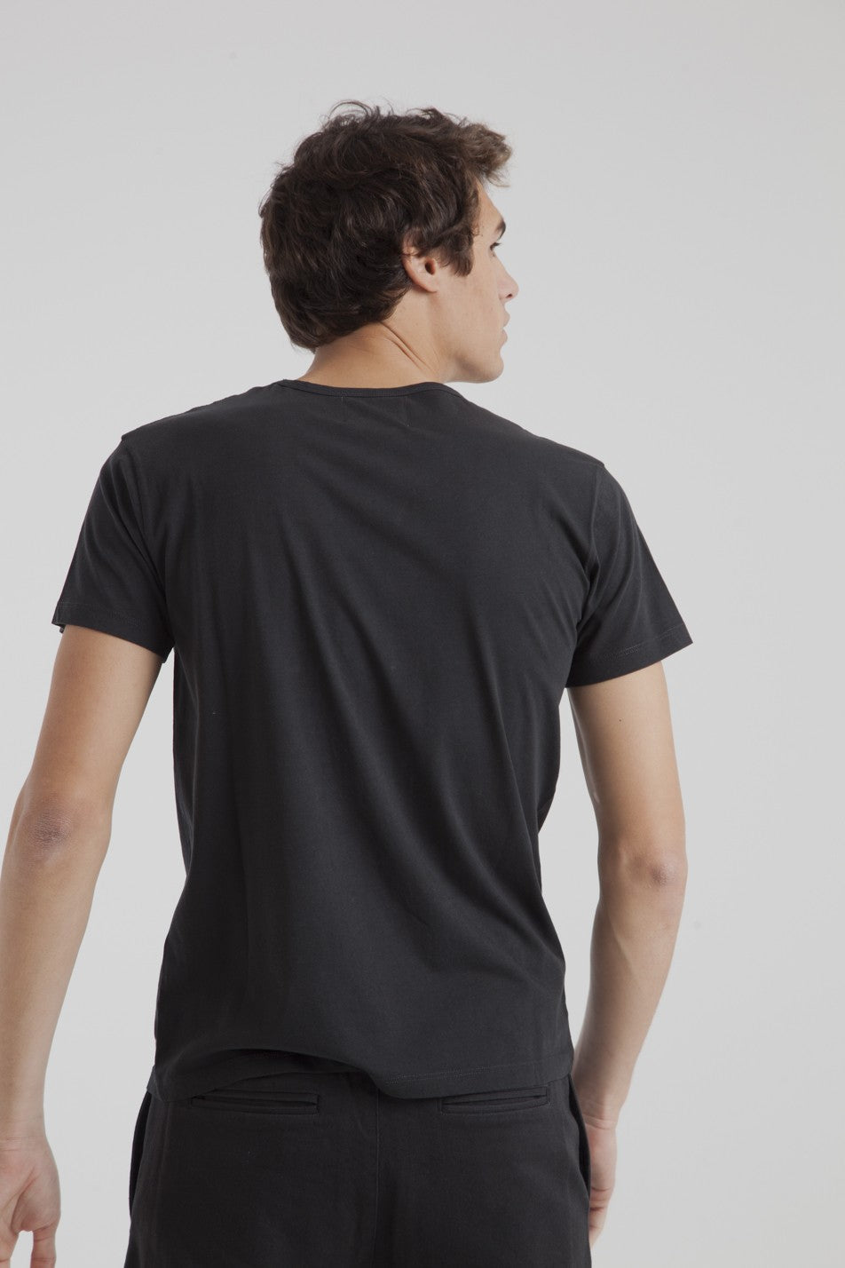 T-shirt uni noir avec poche en coton bio