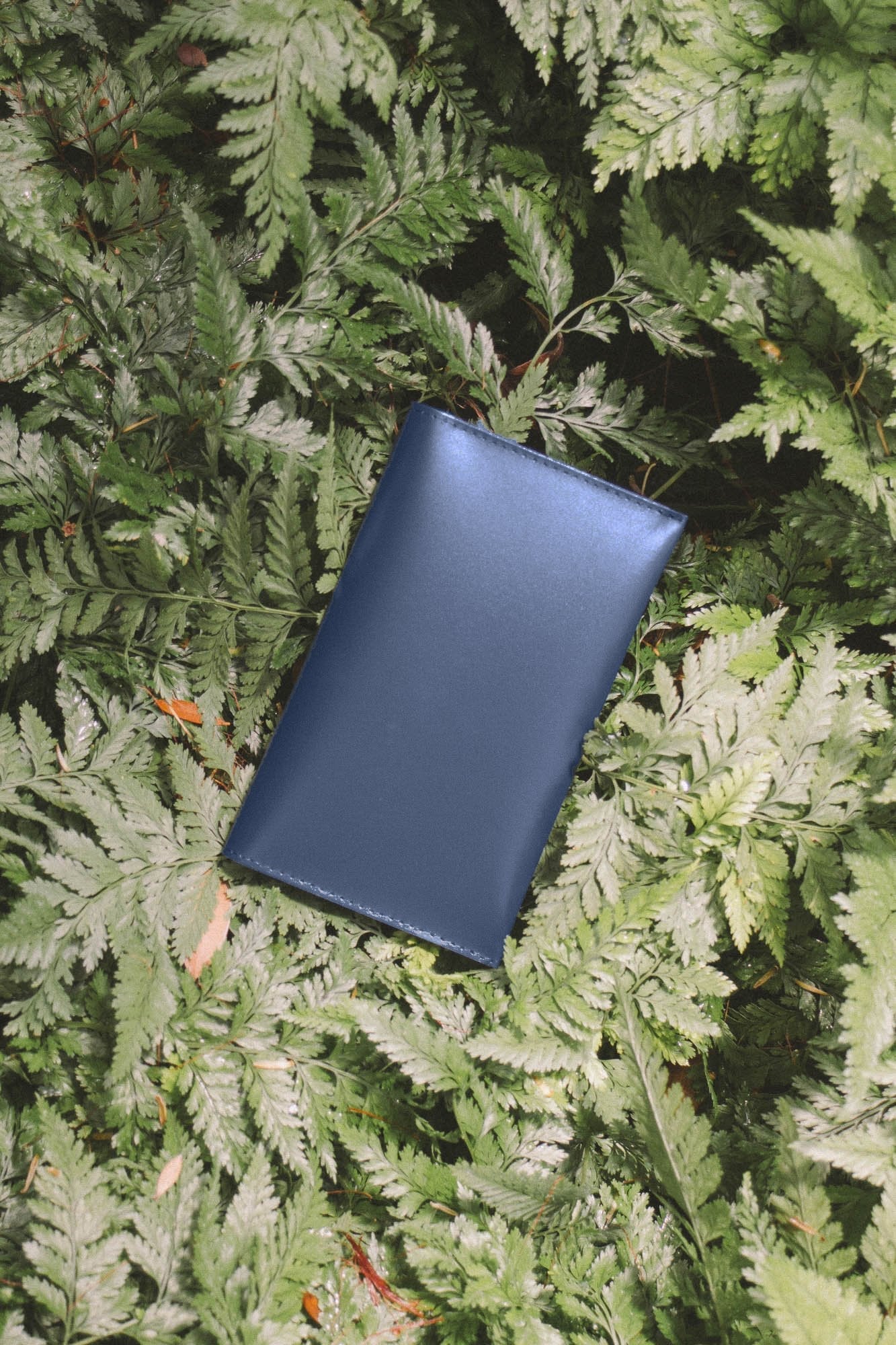 Portefeuille marine en cuir recyclé - flat purse
