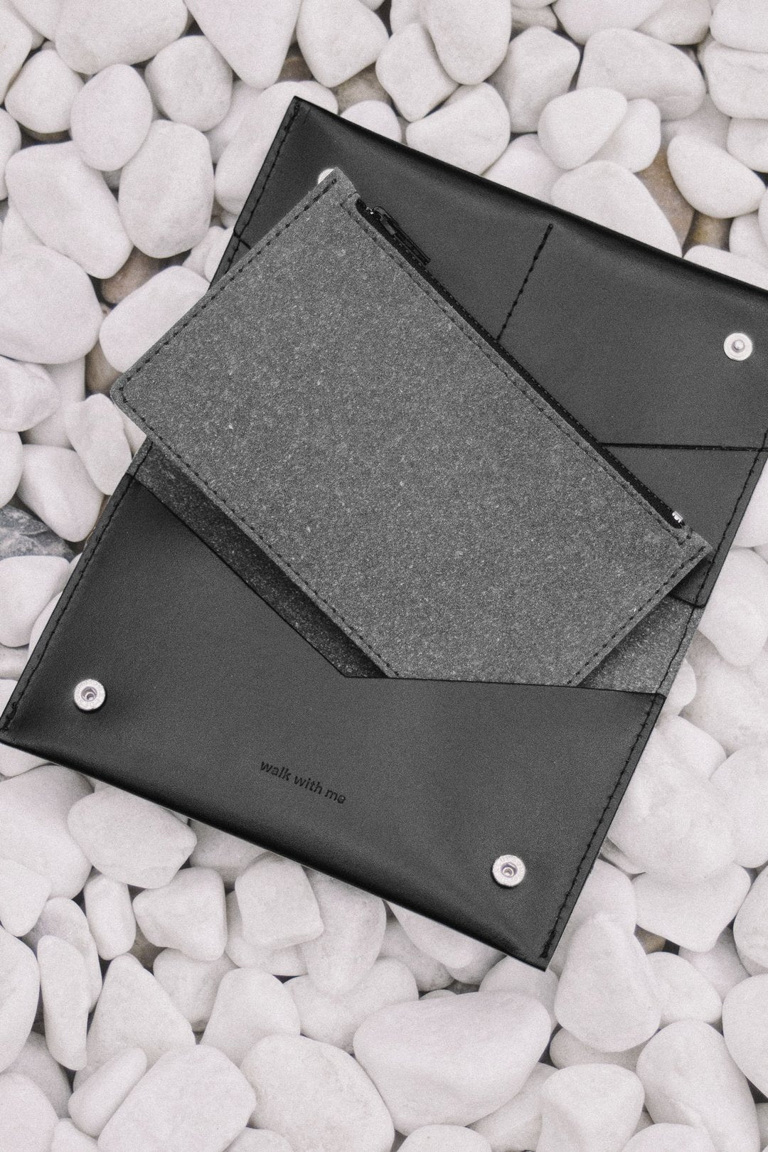 Portefeuille noir en cuir recyclé - flat purse