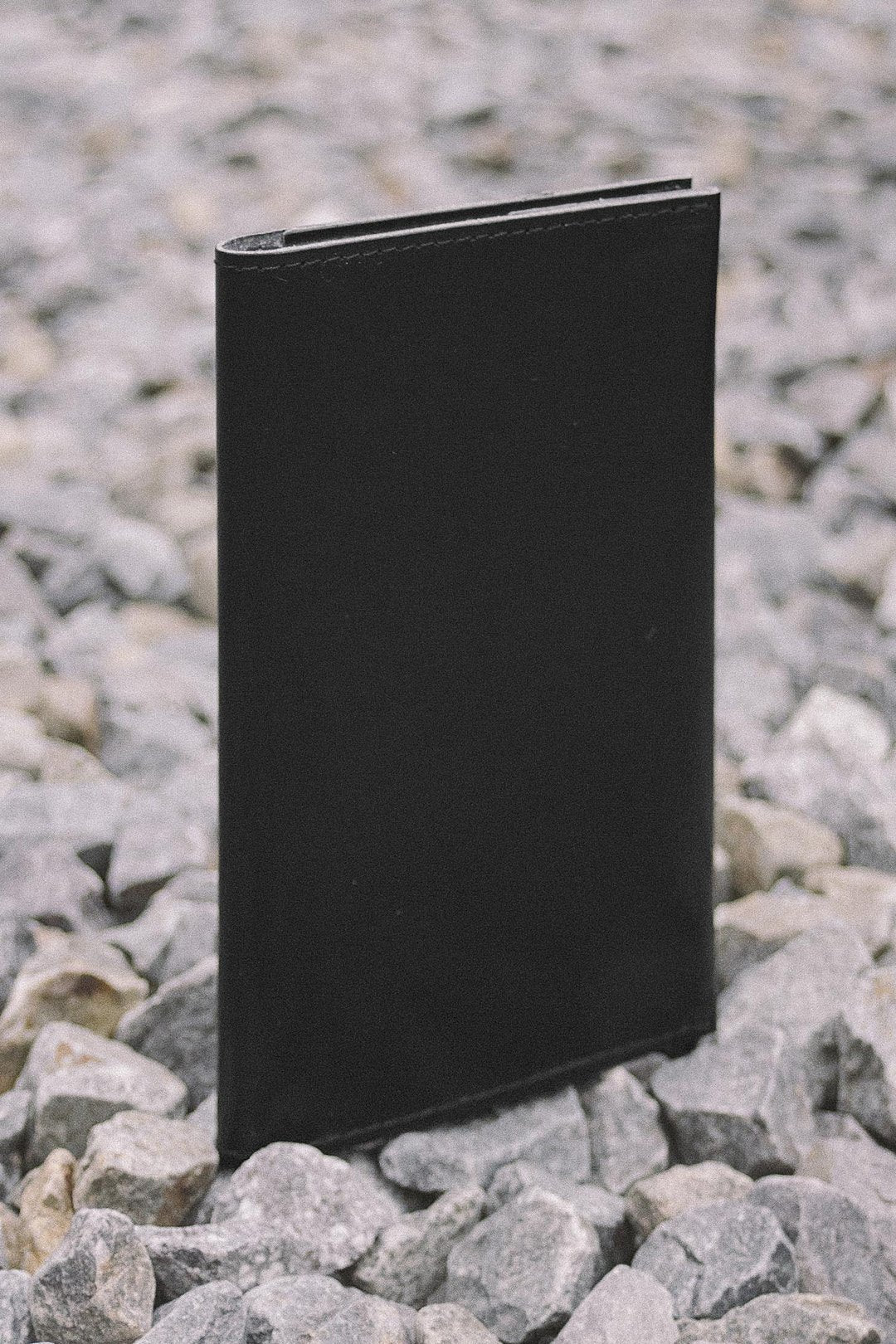 Portefeuille noir en cuir recyclé - flat purse