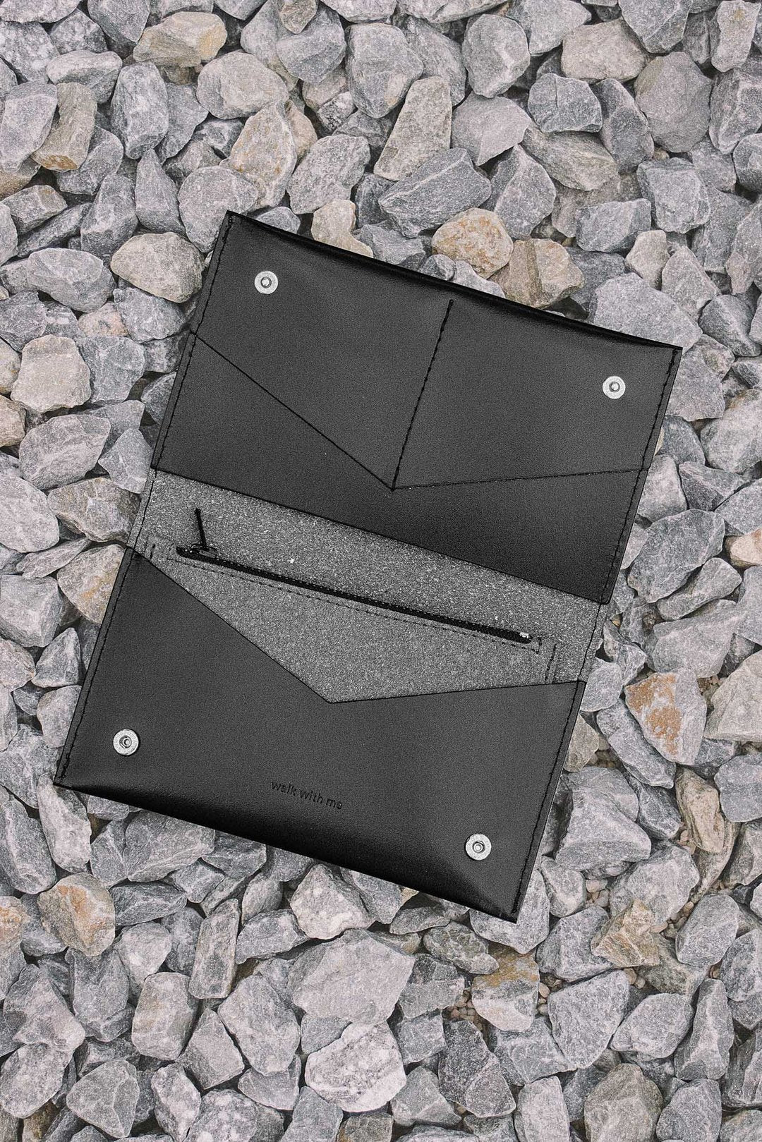 Portefeuille noir en cuir recyclé - flat purse