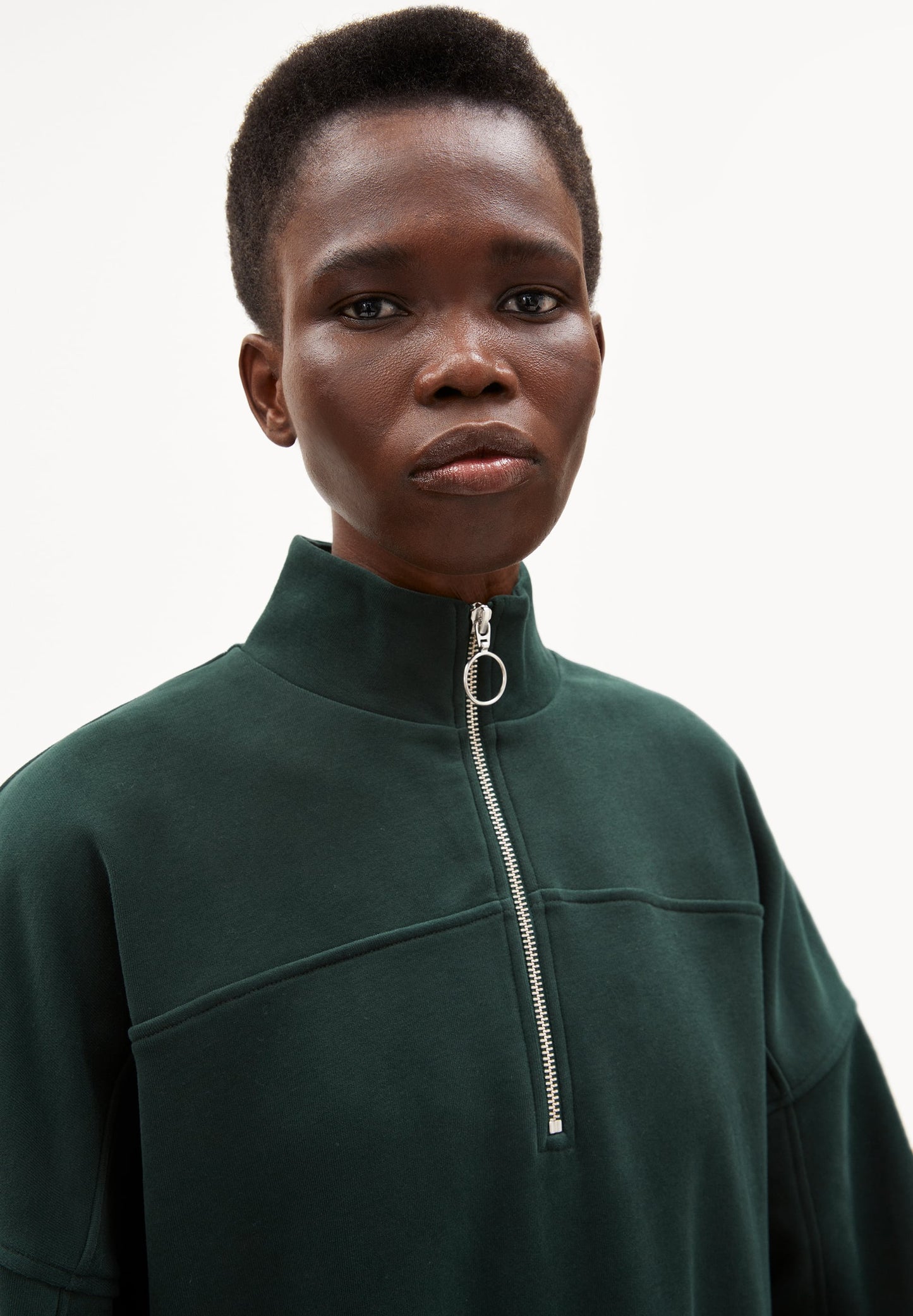 Robe pull zippée verte foncée en coton bio - poulaa dark scarab