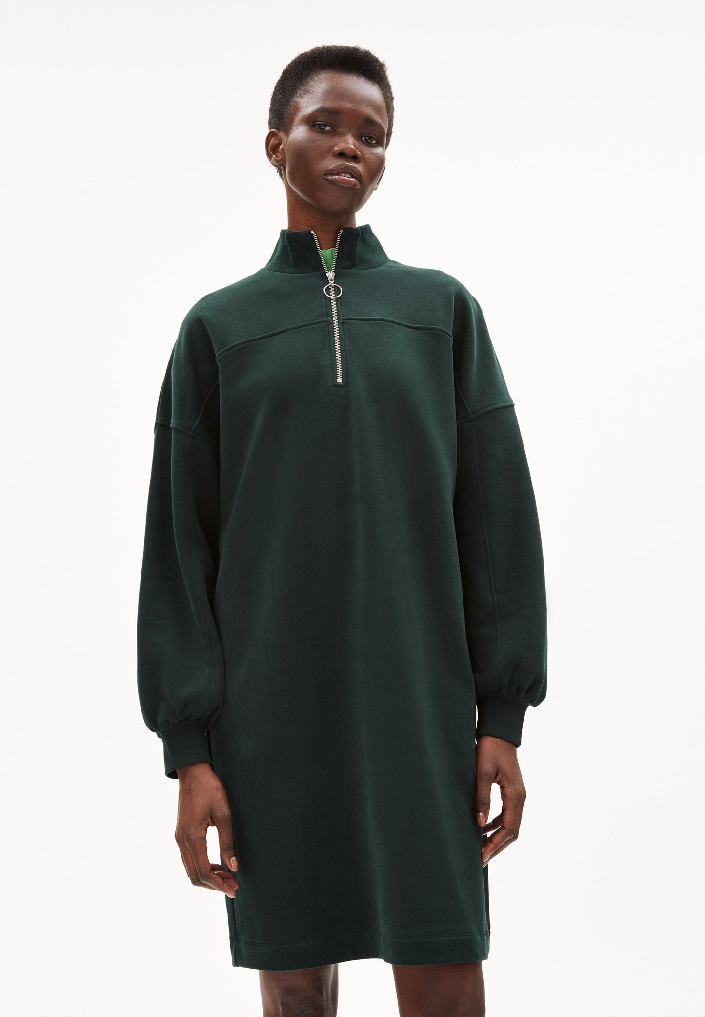 Robe pull zippée verte foncée en coton bio - poulaa dark scarab