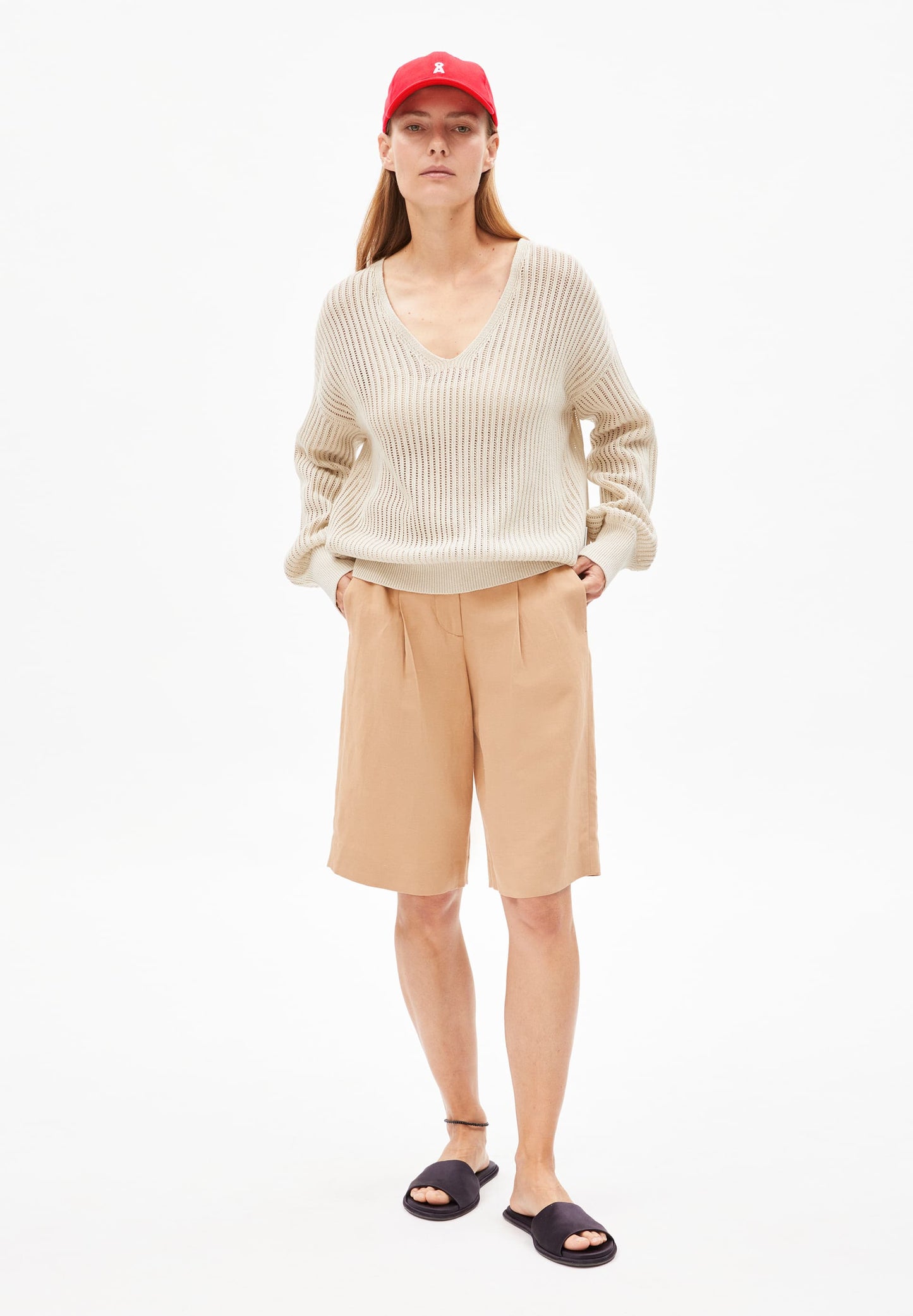 Pull col v crochet en coton bio | écru "Rabeaa crochet lino - raw white"