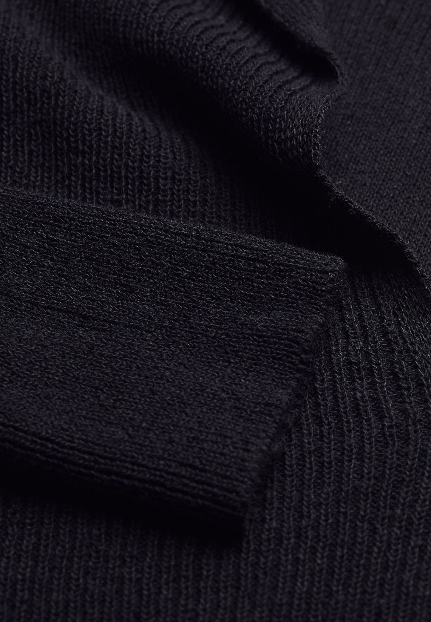 Pull noir col v en lin et matières recyclées - ranaa lino black