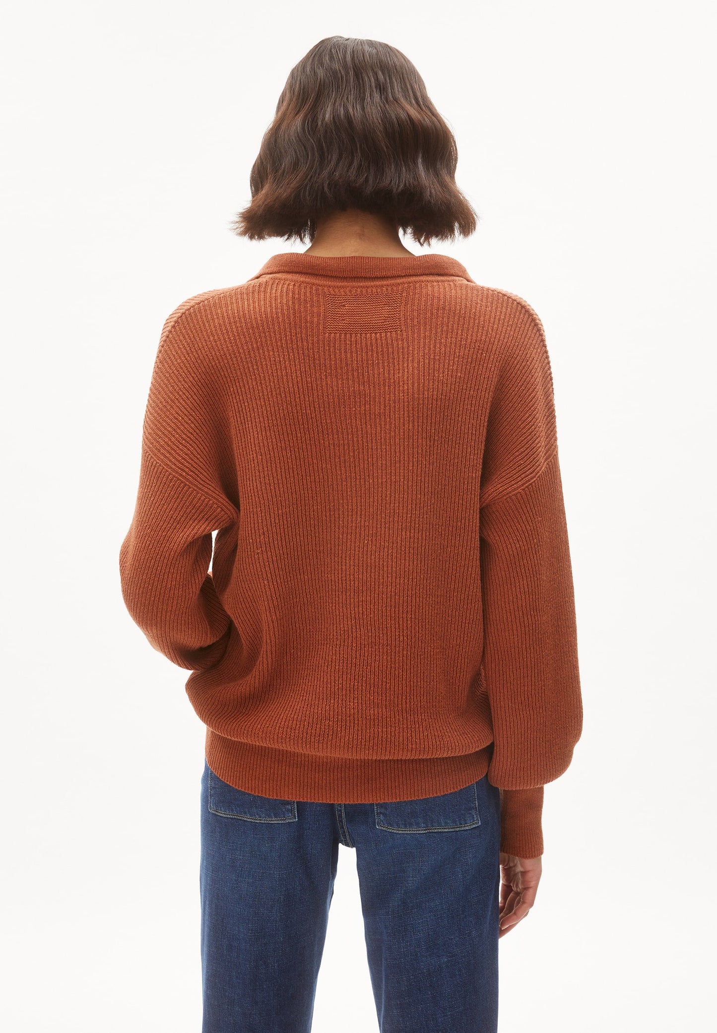 Pull rouge brique col ouvert en lin et matières recyclées - ranaa lino brick