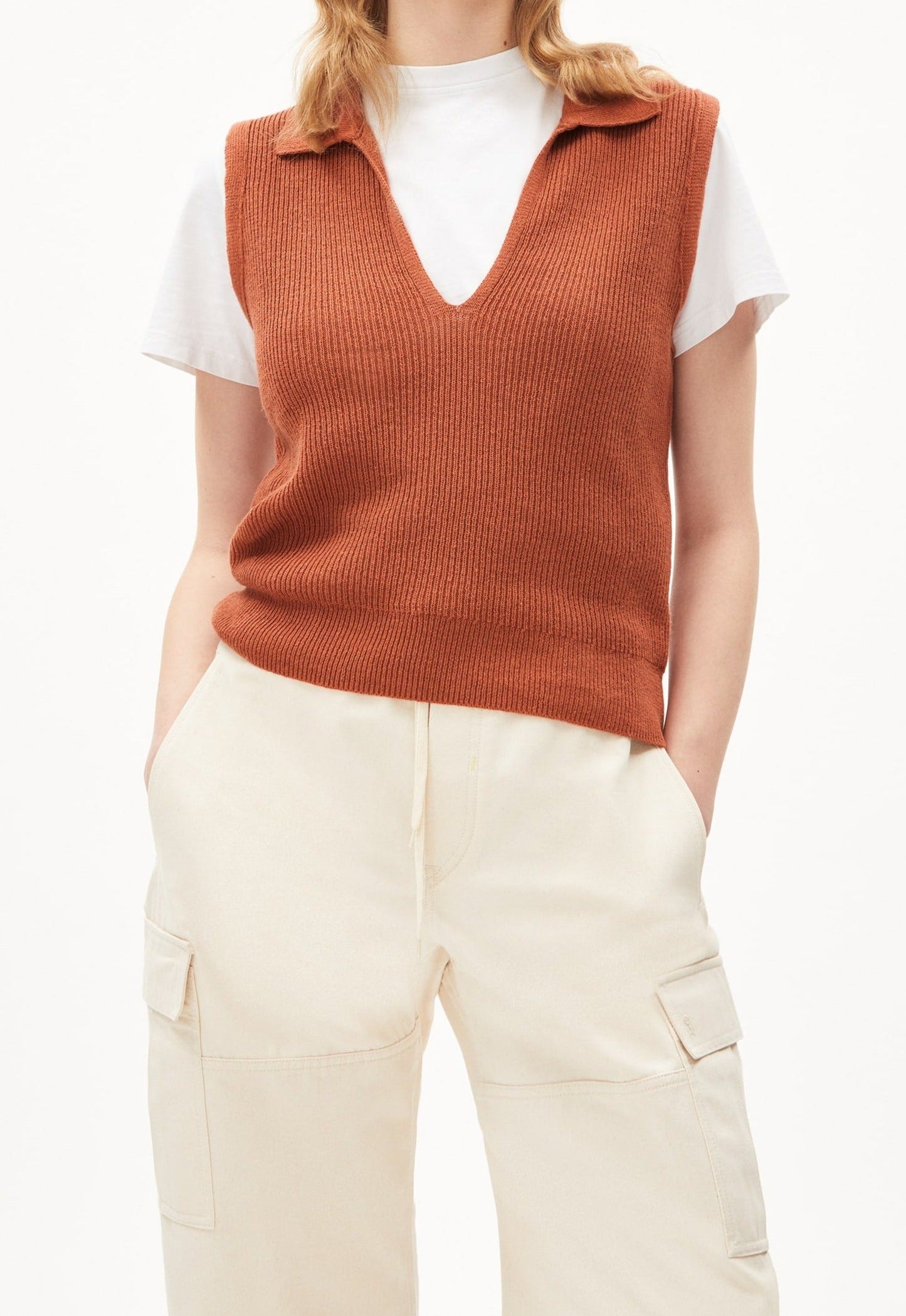 Pull rouge brique sans manche en lin et matières recyclées - robertaa lino brick
