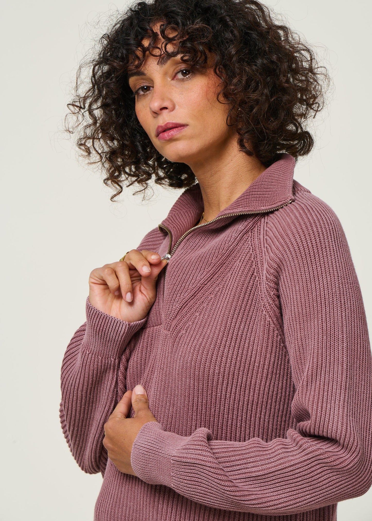 Pull col zippé en coton bio | rose "ronyiaas gmt dye - dark berry"