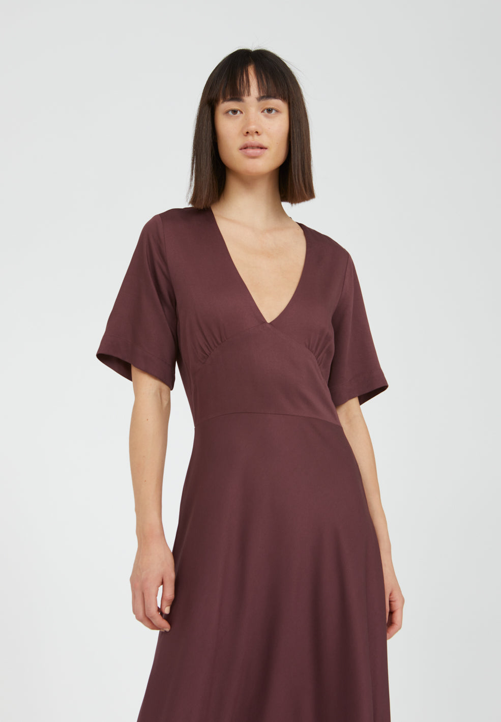 Robe longue col v aubergine en lenzing - ROSAMAARY