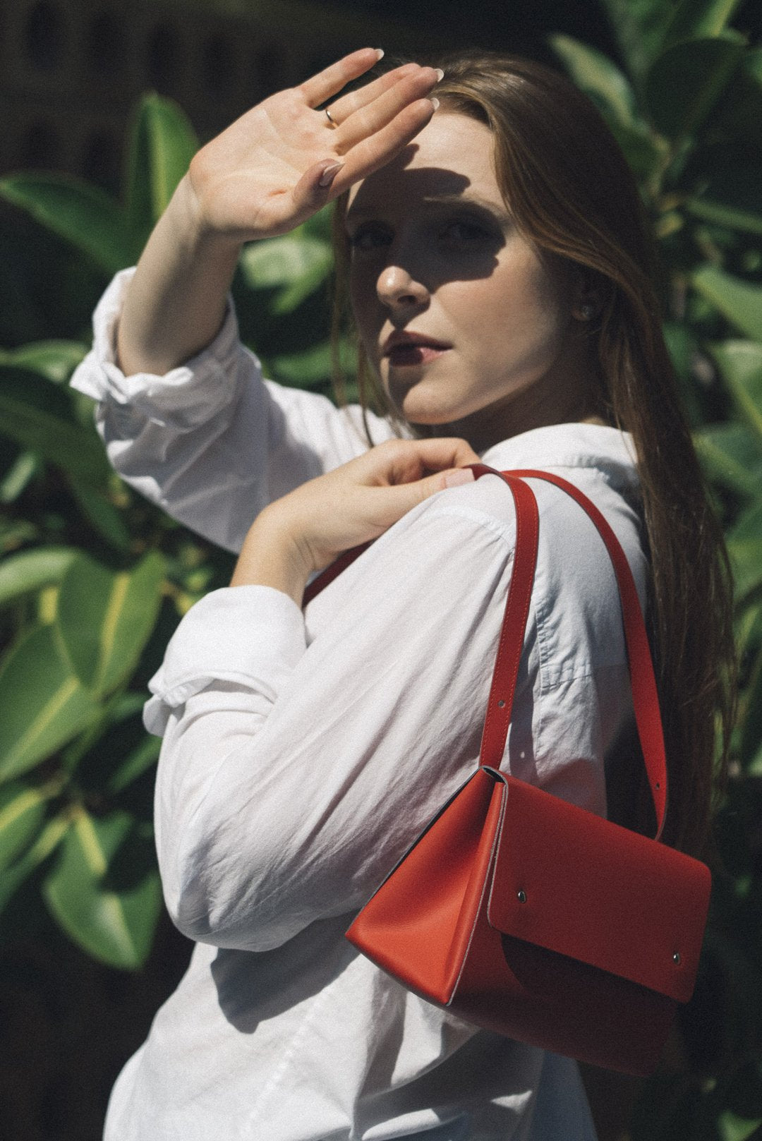 Sac rouge en cuir recyclé - triangle bucket