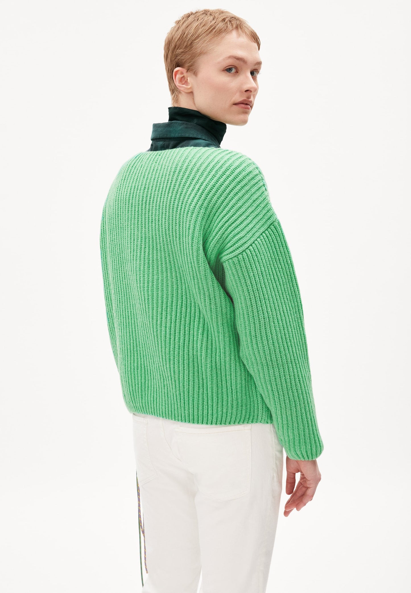 Pull vert pomme en laine bio et recyclée - saadi solid apple neon