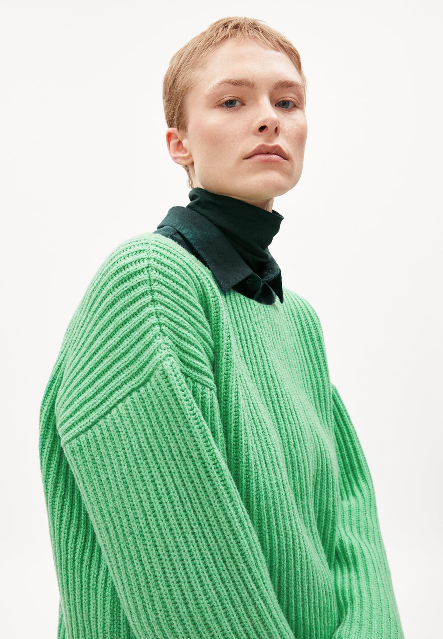 Pull vert pomme en laine bio et recyclée - saadi solid apple neon