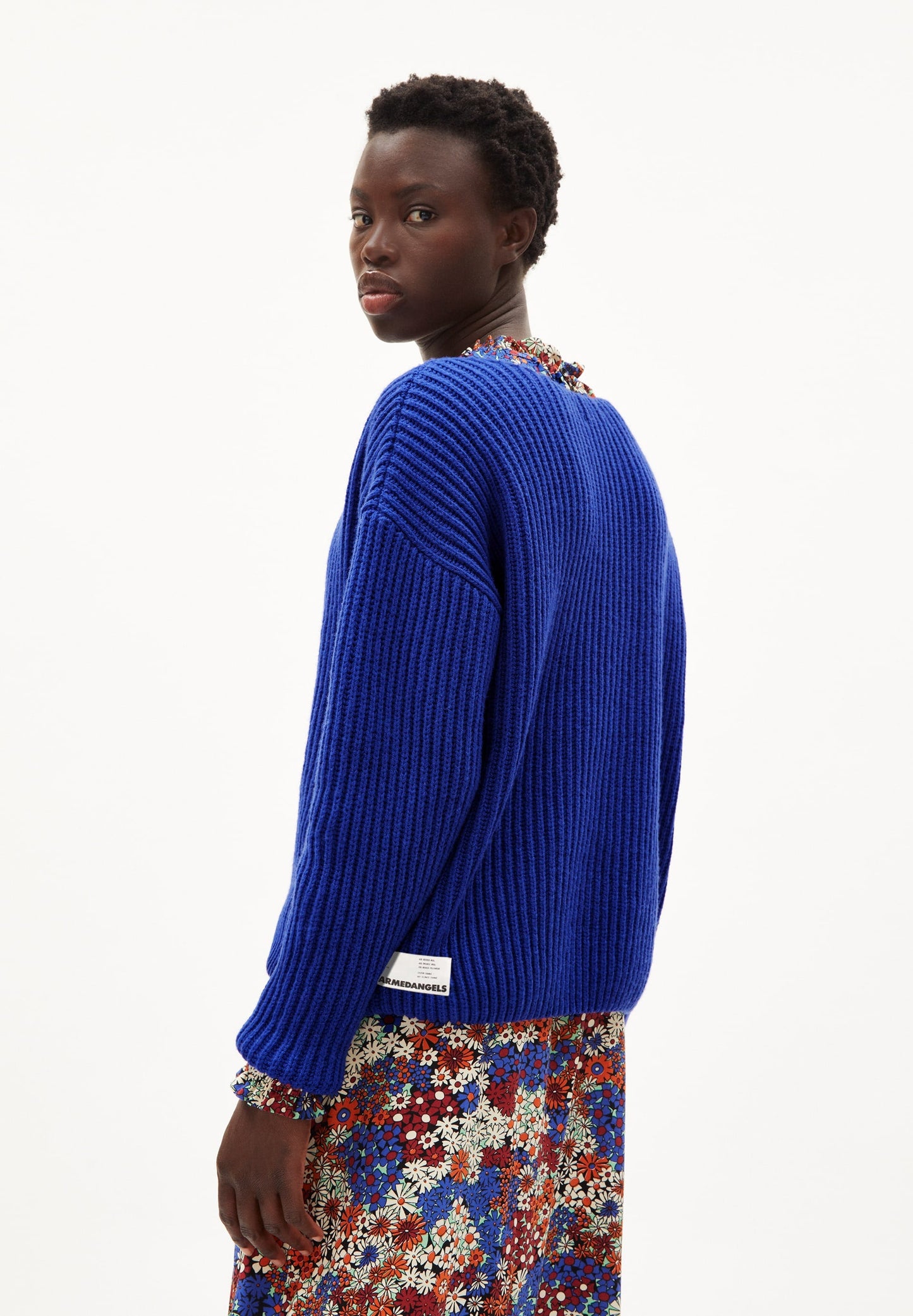 Pull ample bleu klein en laine bio et recyclée - saadi solid dynamo blue