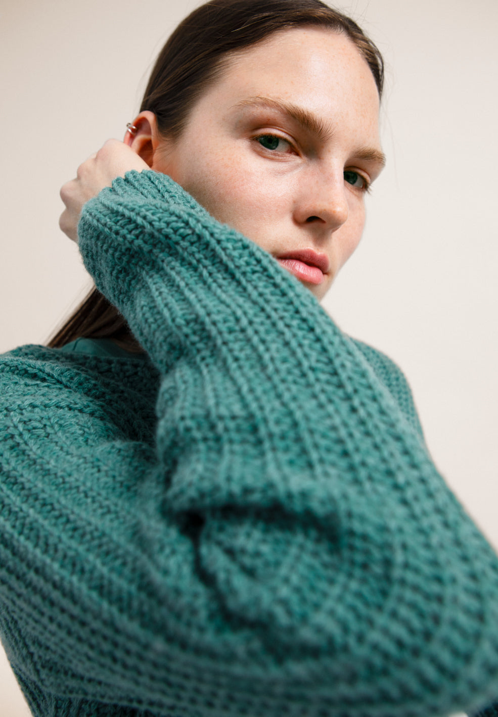 Pull ample en maille turquoise en coton bio et laine bio - saadie