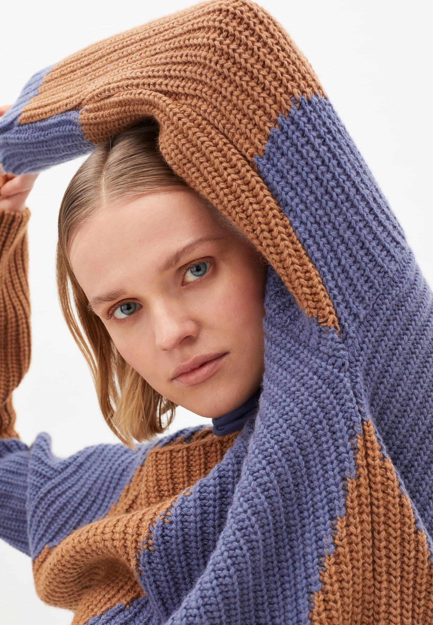 Pull maille bicolore en laine et coton bio - SAADIE STRIPED shadow blue-smoky almond