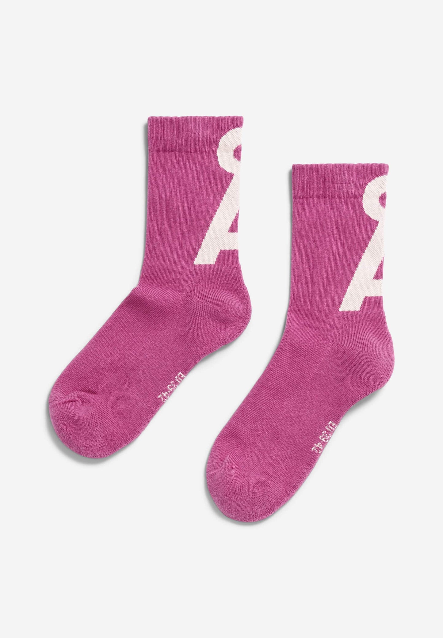Chaussettes en coton bio et matière recyclée | rose "saamus short crushed berry oatmilk"