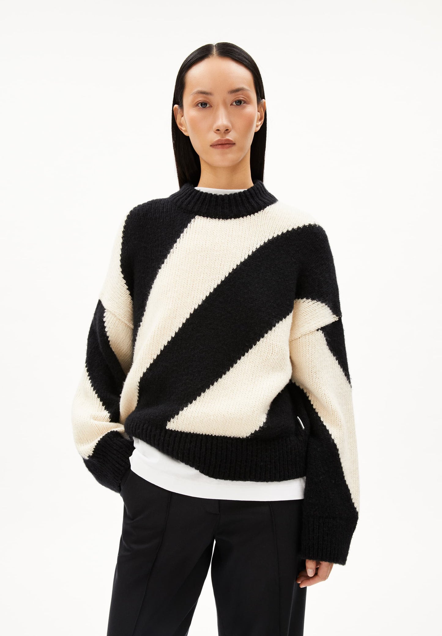 Pull en coton bio | noir "sadnaa stripes - oatmilk-black"
