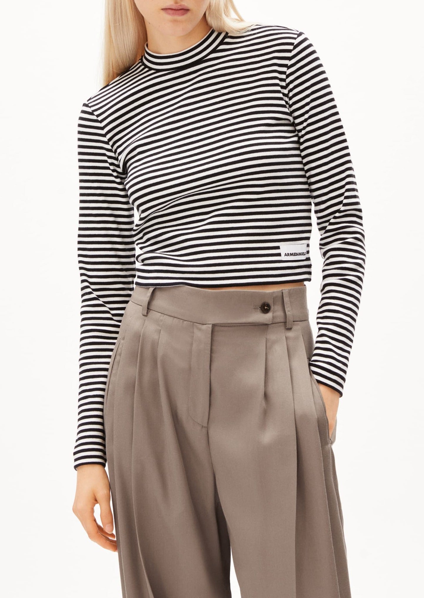 Sous-pull rayé en coton bio | noir et blanc "salmaraa stripes black-white"