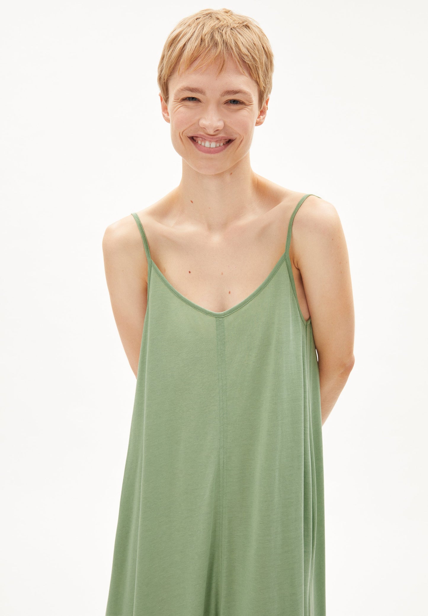 Robe longue verte en tencel et coton bio - sarinyaa smith green