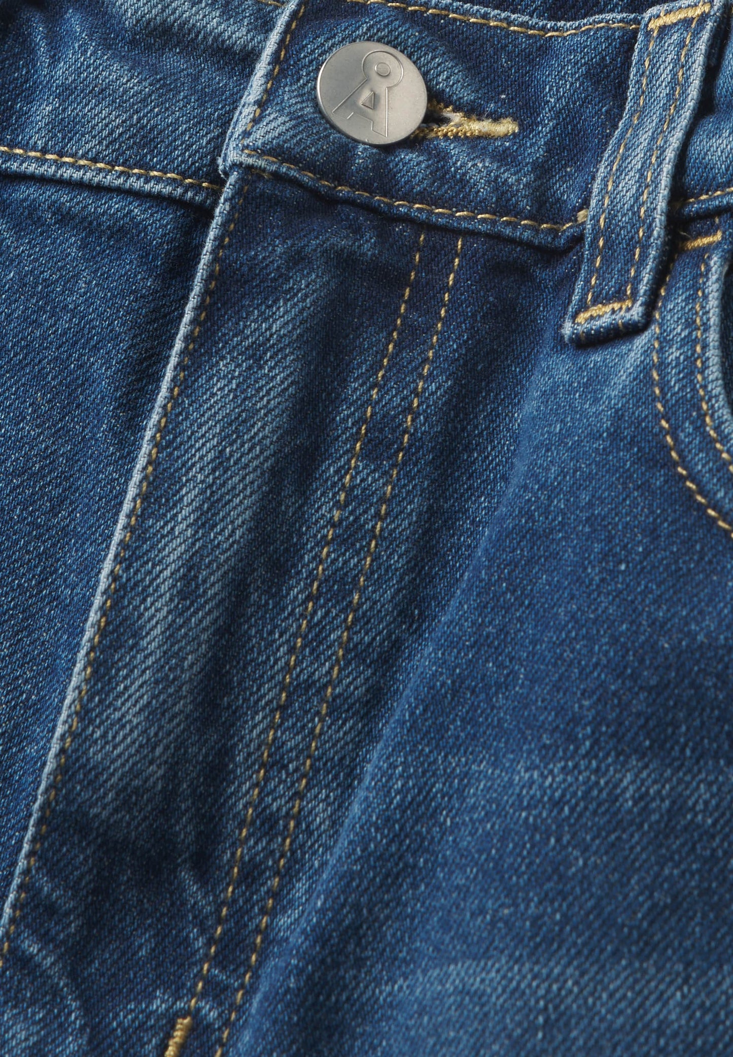 Short en jean en coton recyclé | bleu délavé "sheaari wavy blue"