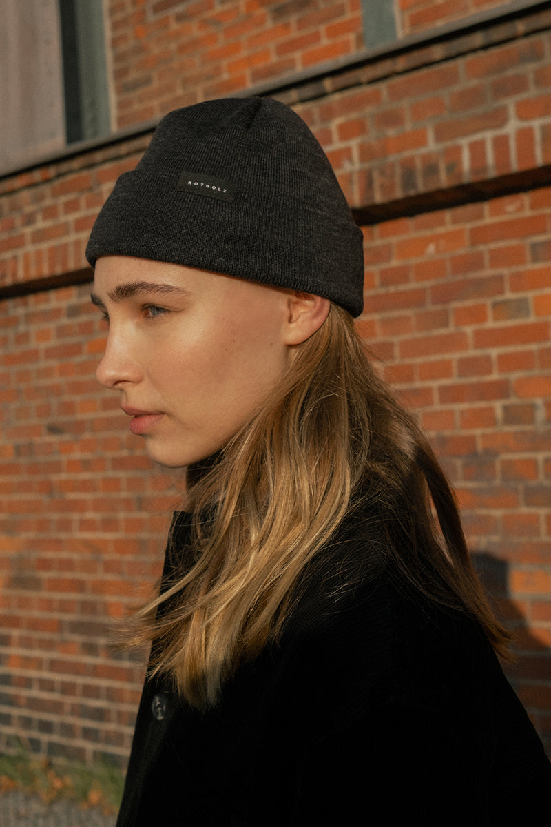 Bonnet gris anthracite marin en laine mérinos bio - short fine merino beanie anthracite