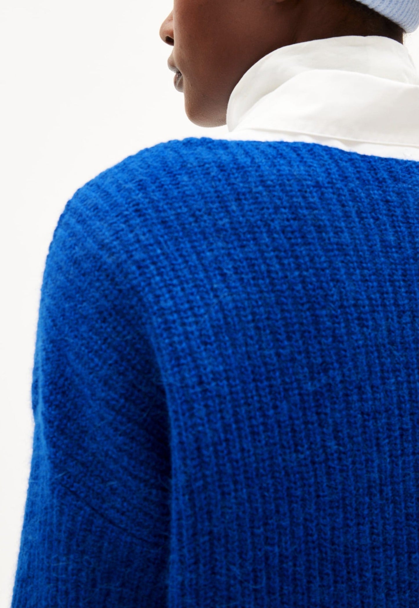 Pul bleu électrique maille en coton bio, laine et alpaga - siaana dynamo blue
