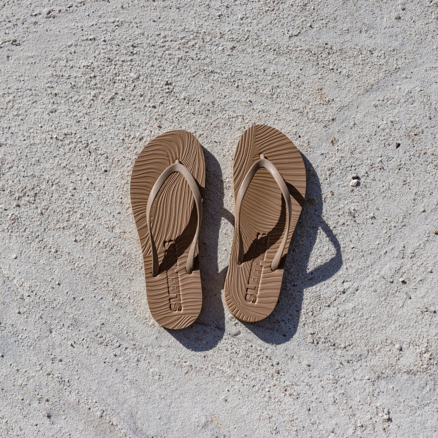 Tongs en caoutchouc naturel | marron "slim sand"