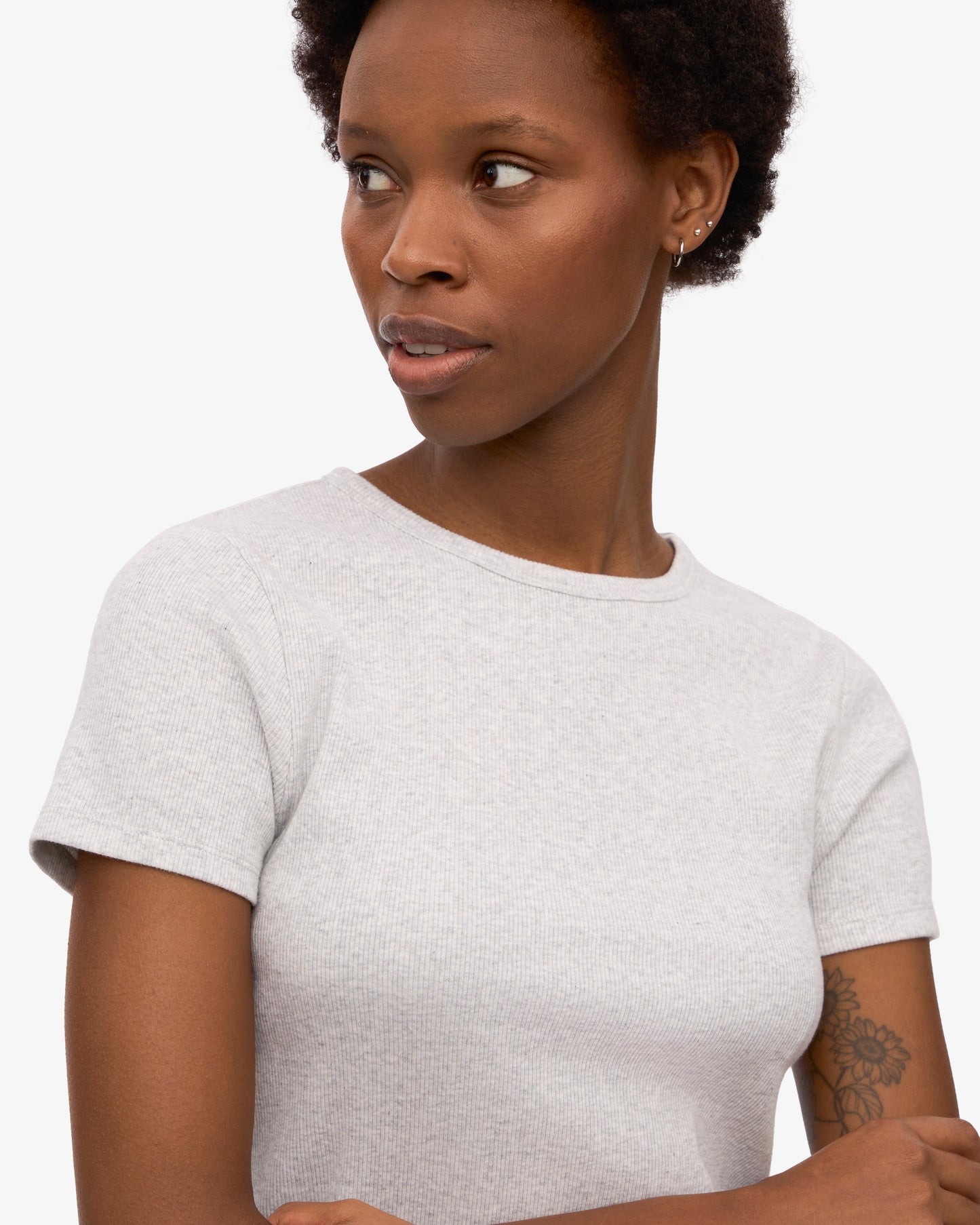 T-shirt côtelé en coton biologique | gris clair "organic rib ss t-shirt - snow melange"