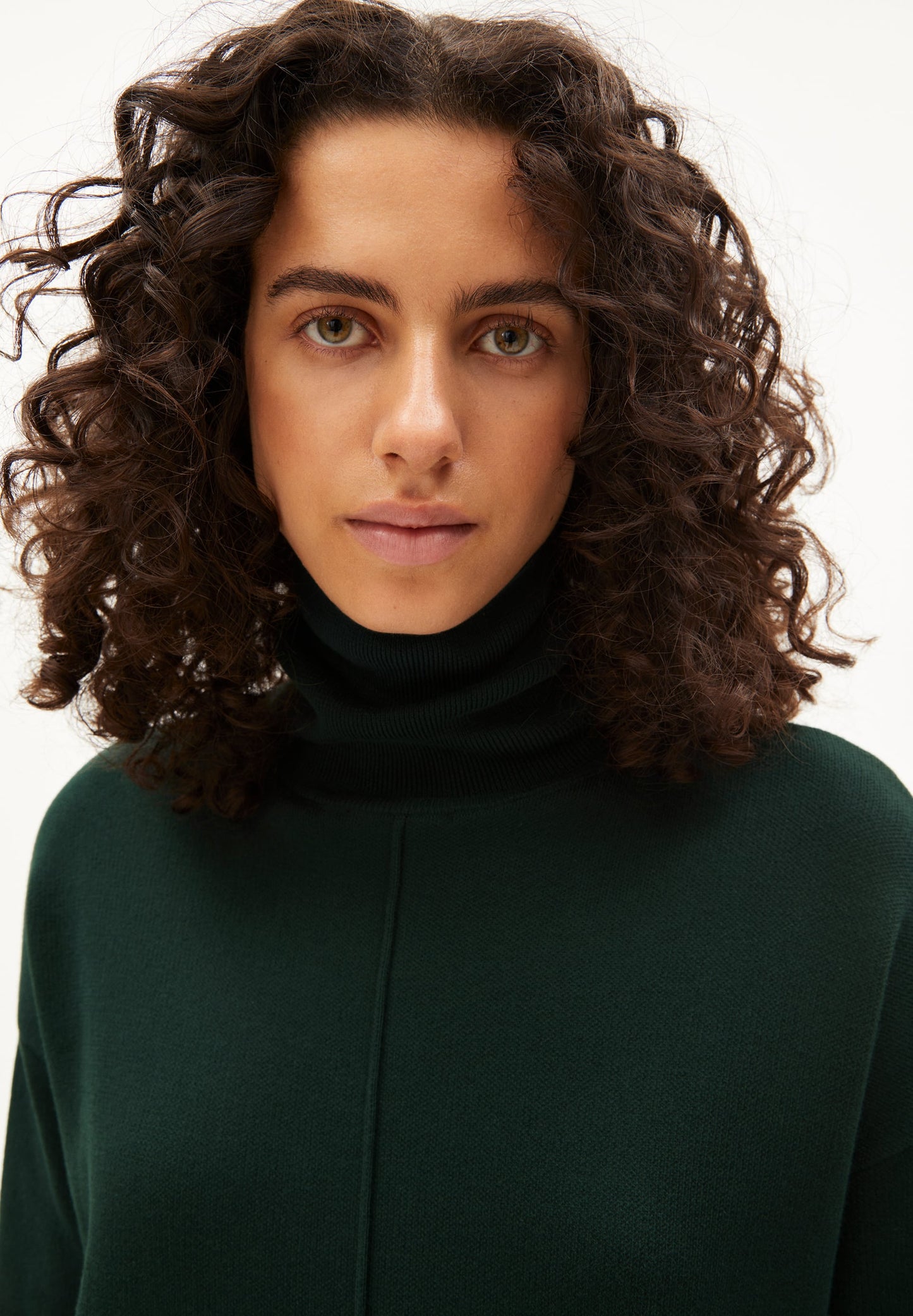 Robe pull verte foncée en coton bio - stinaa dark scarab
