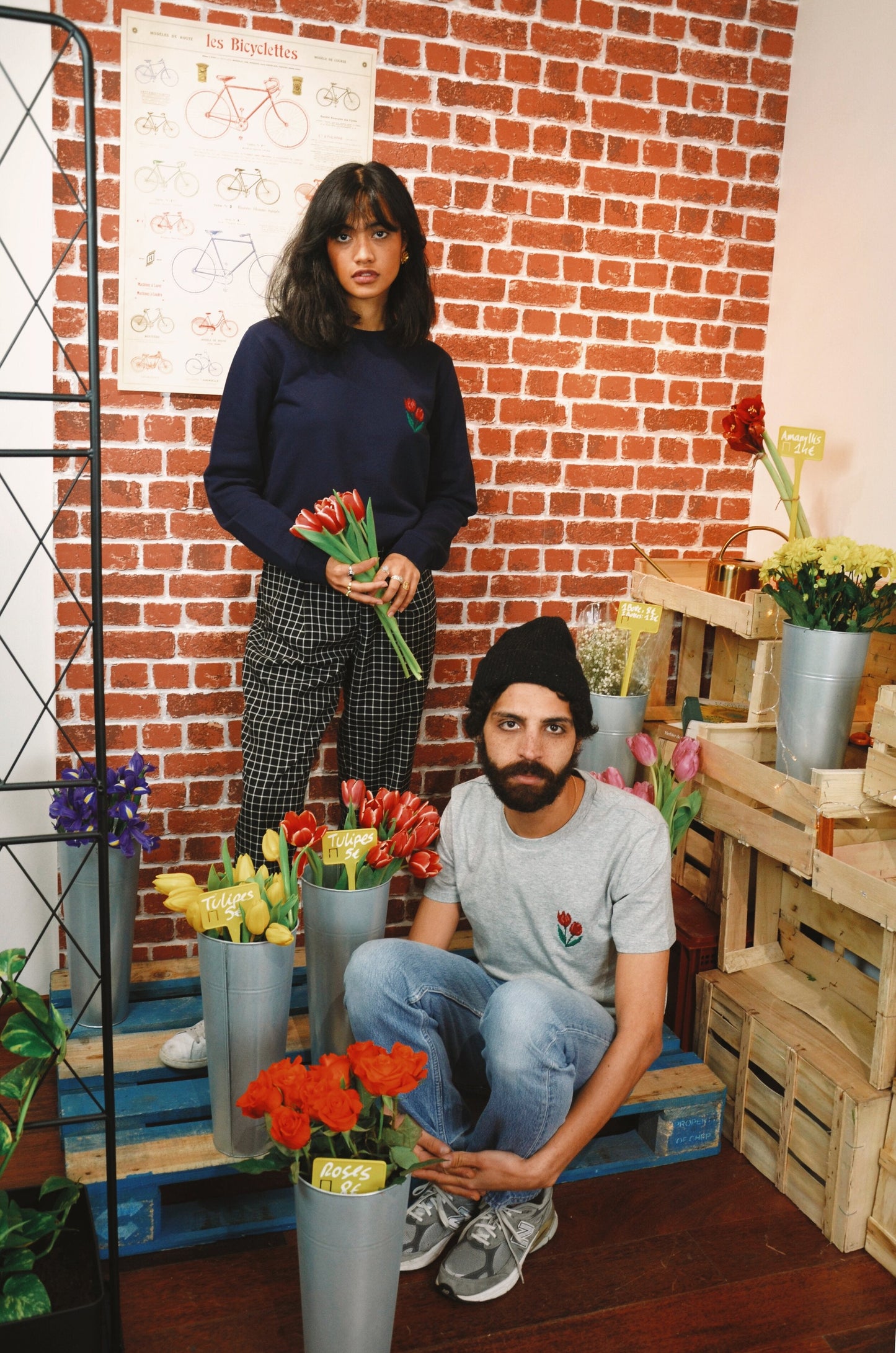 T-shirt brodé gris chiné en coton bio - Tulipes