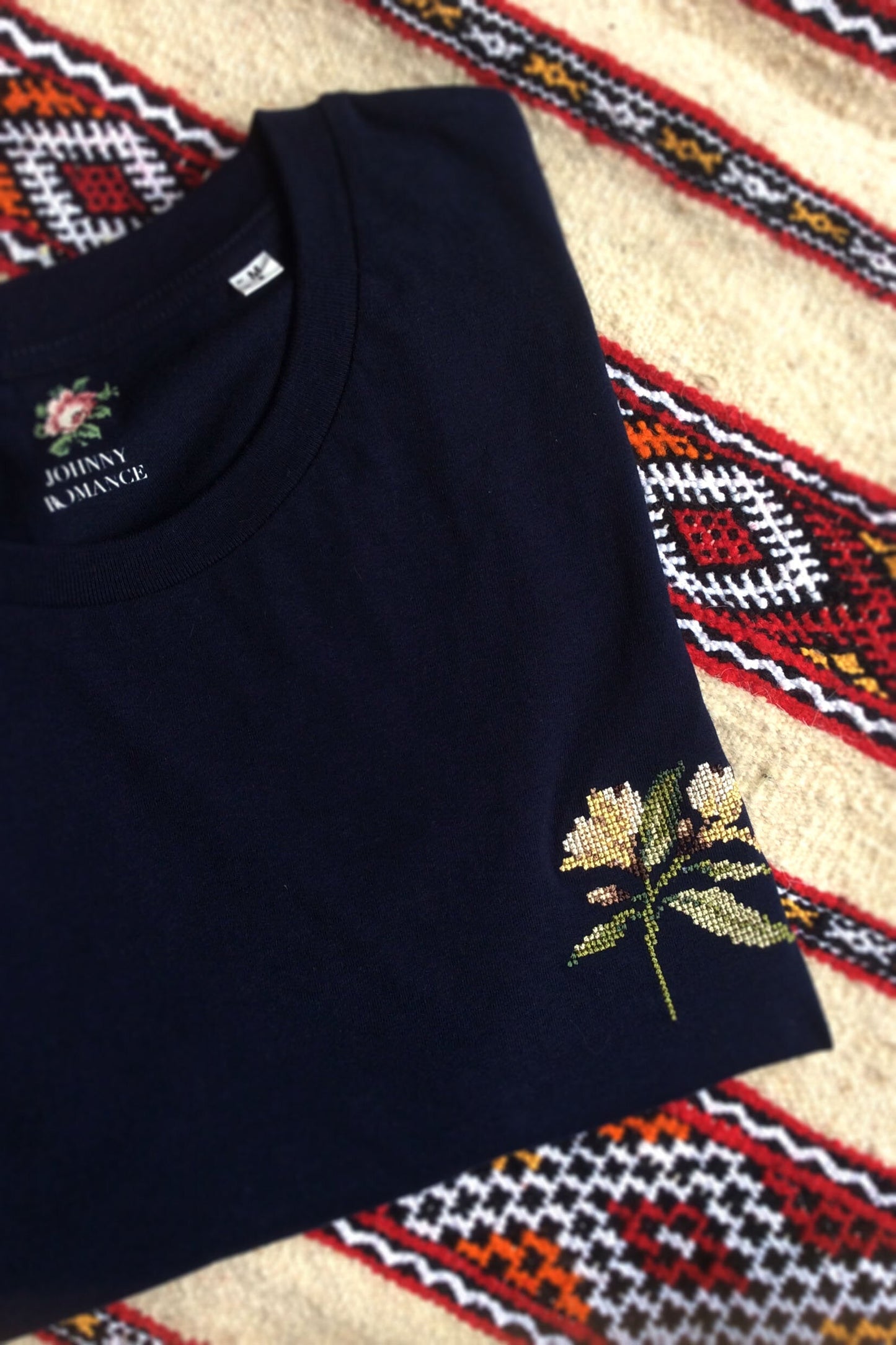 T-shirt brodé marine en coton bio - Fleur d'oranger