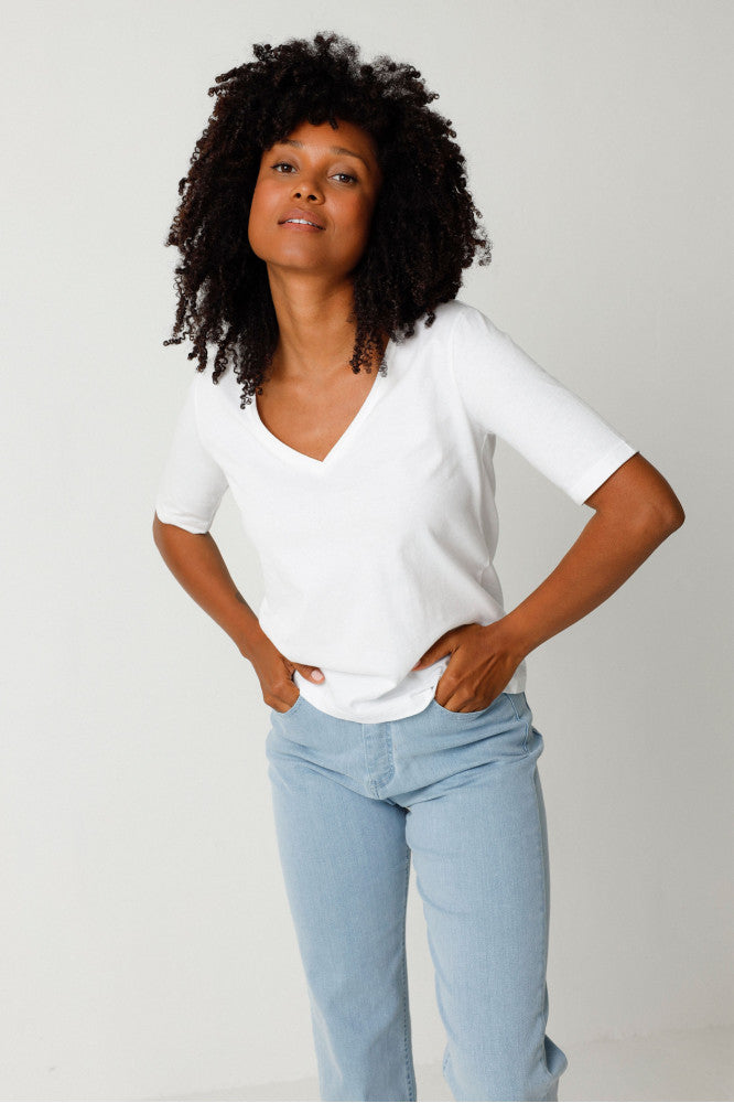 T-shirt col V en coton bio | Blanc "hamalau white"