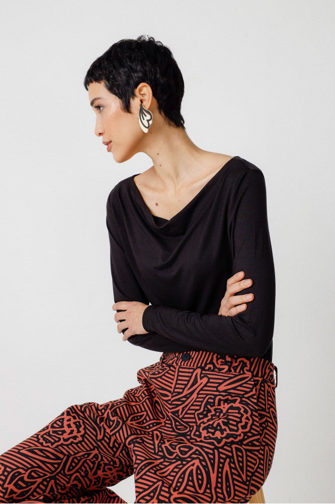 Top manches longues en modal | noir "camiseta hiru"