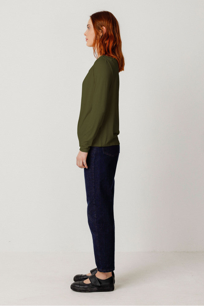 Top manches longues en tencel | vert "camiseta hiru deep green"