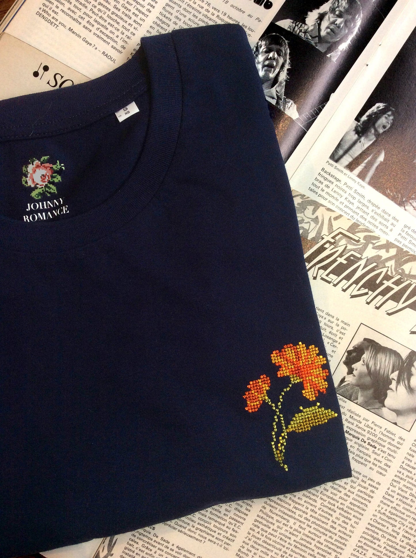 T-shirt marine brodé en coton bio - Oeillet
