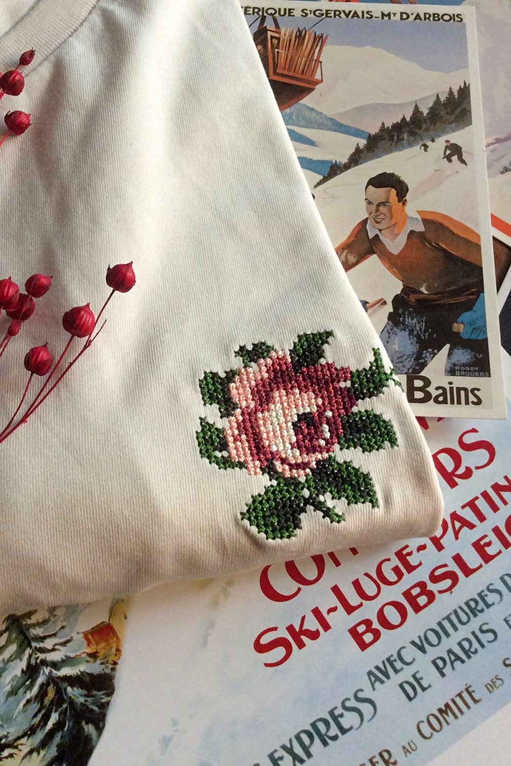 T-shirt brodé blanc cassé en coton bio - Rose