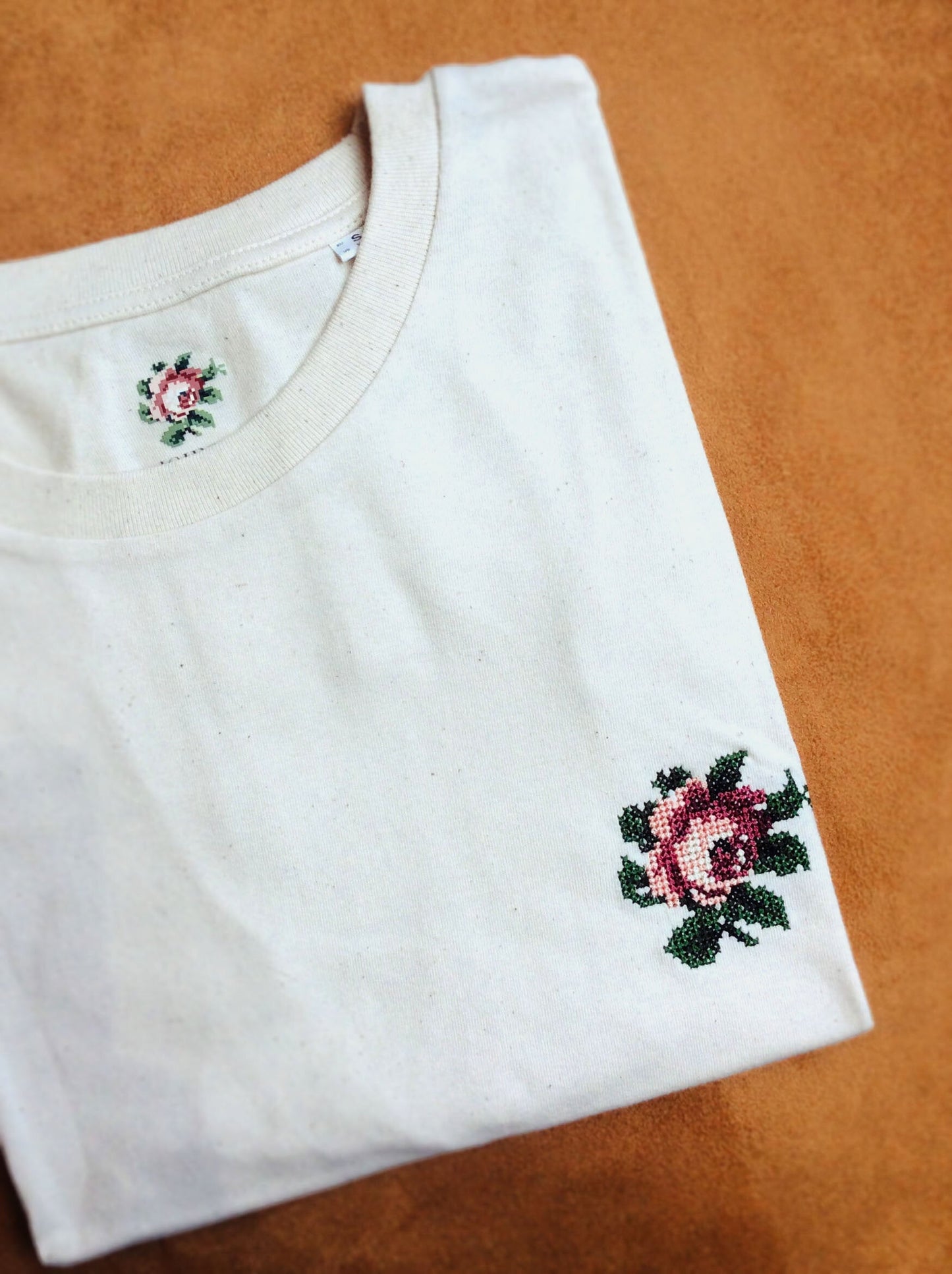 T-shirt brodé écru chiné en coton bio - Rose homme