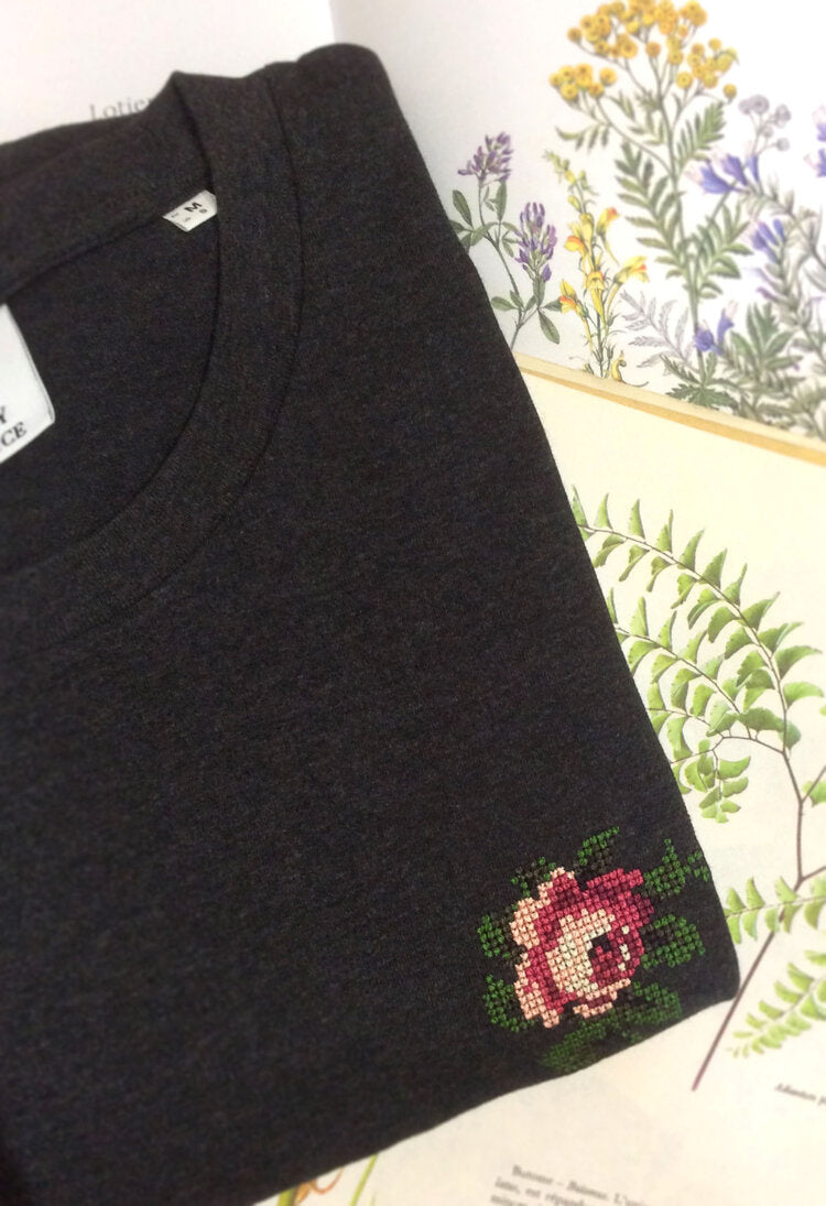 T-shirt gris chiné brodé en coton bio - Rose
