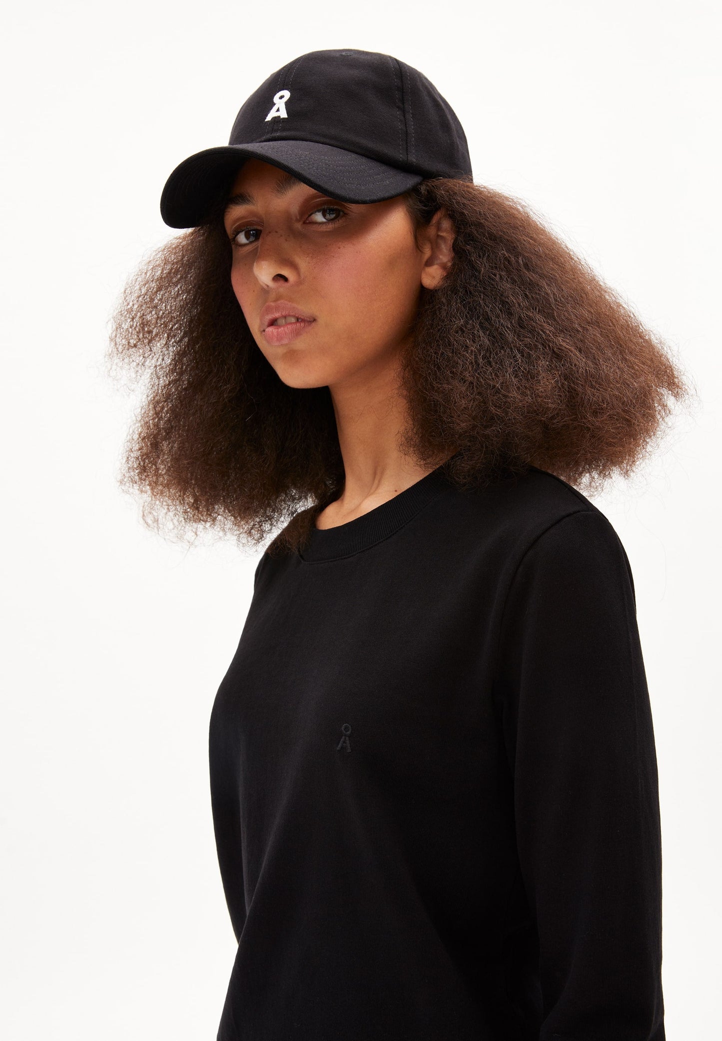 T-shirt manches longues en coton bio et recyclé | Noir "taaminiaa black"