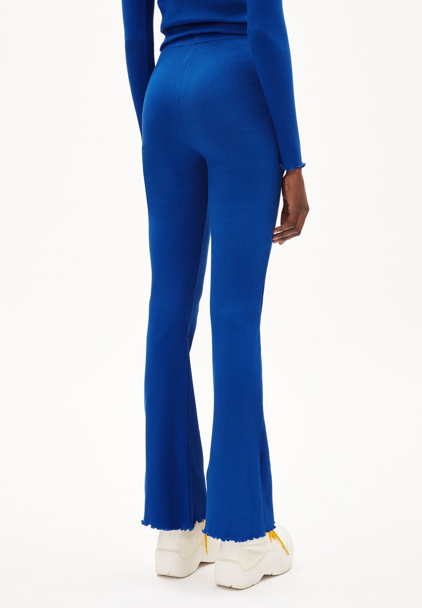 Pantalon flare bleu klein en coton bio - taminaa - dynamo blue