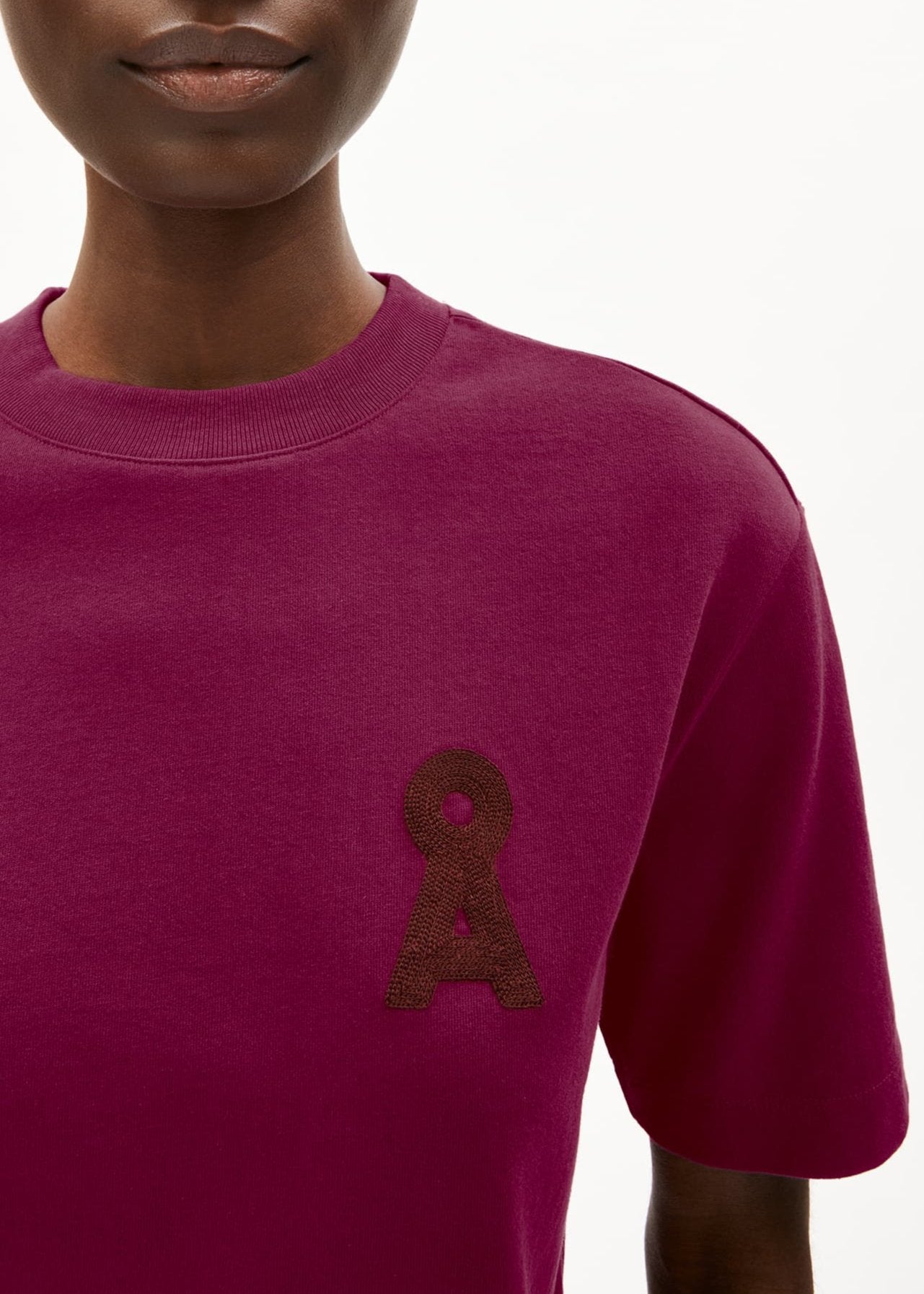 T-shirt en coton recyclé | rose "tarjaa å embro - cherry juice"